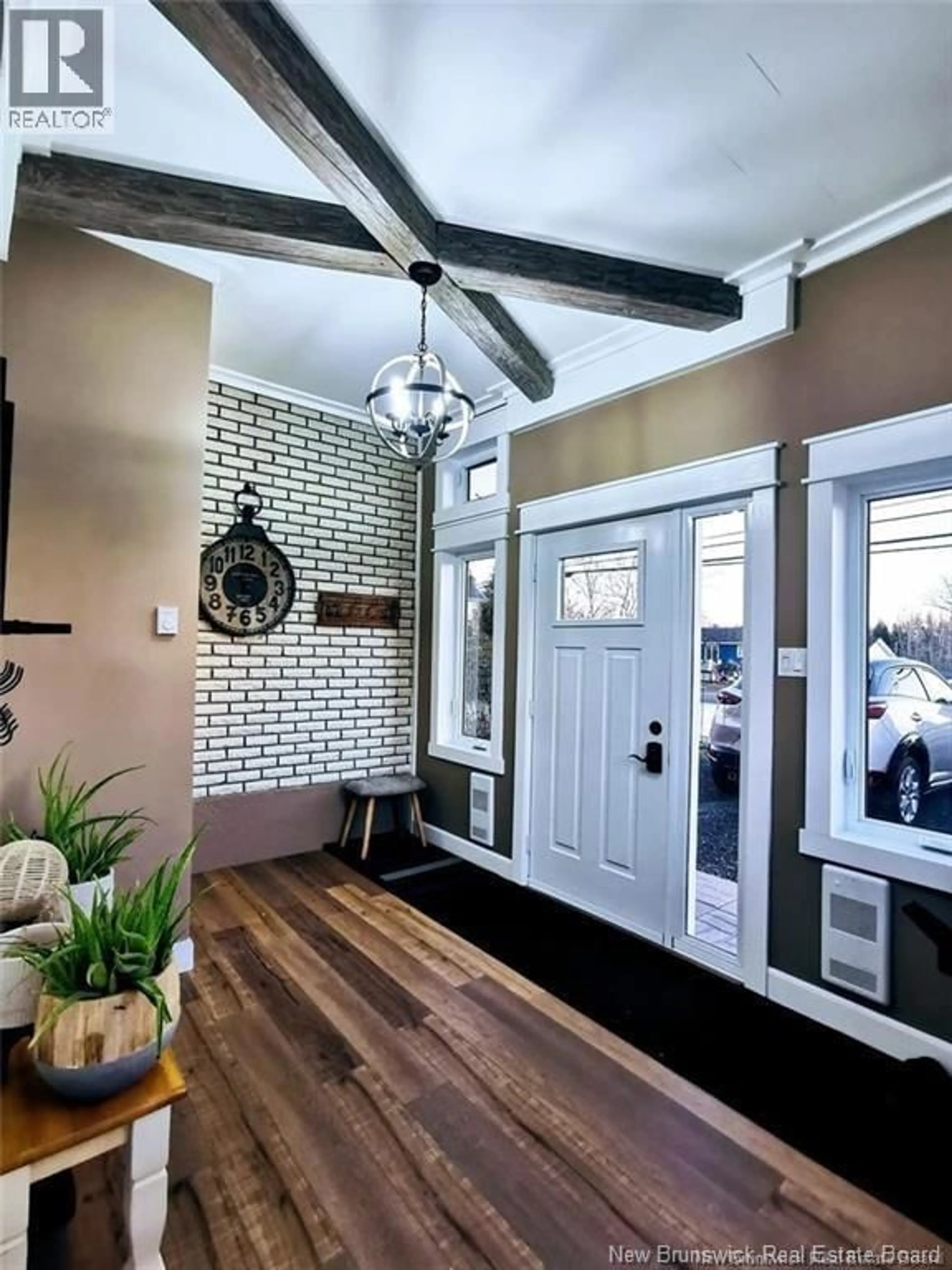 Indoor entryway for 54 CH TREMBLAY, Petit-Rocher-Sud New Brunswick E8J1A5