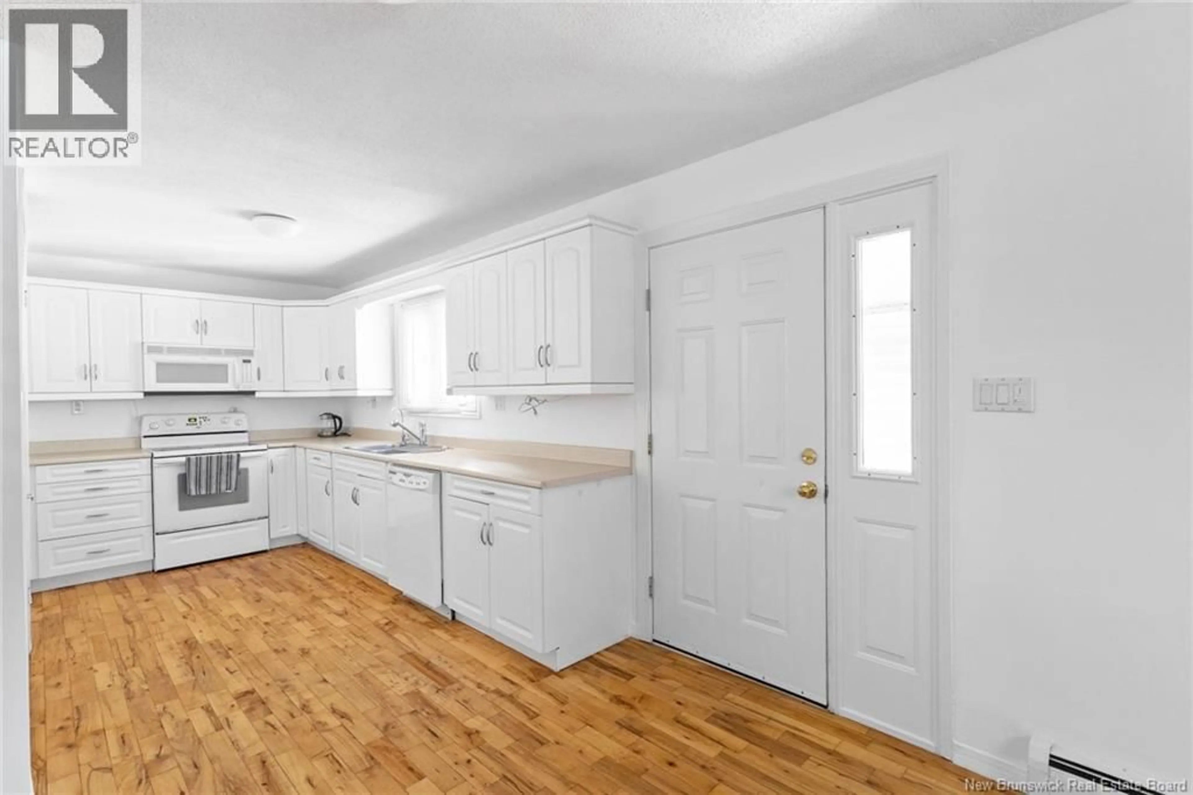 Standard kitchen, unknown for 20 RICHARDS COURT, Fredericton New Brunswick E3B5K6
