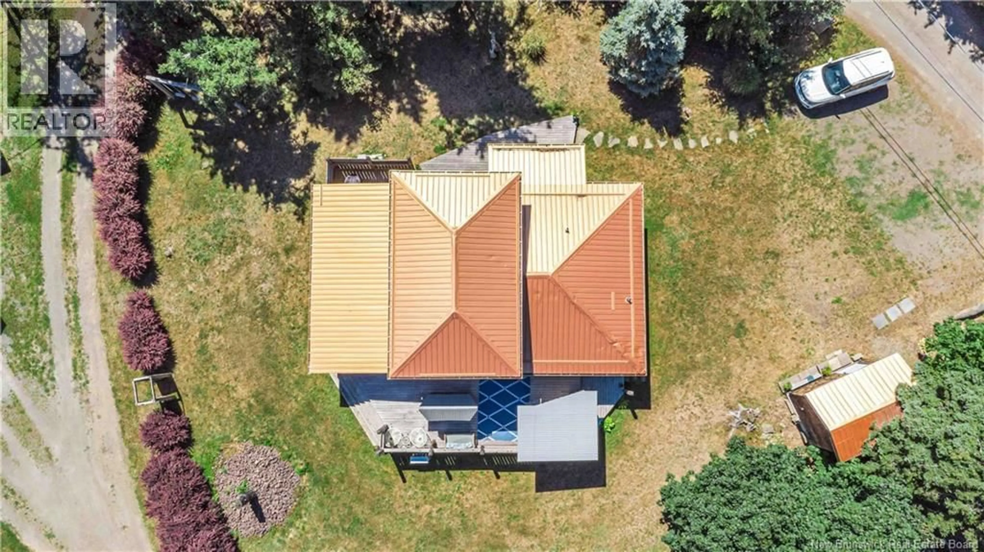 A pic from outside/outdoor area/front of a property/back of a property/a pic from drone, building for 14 JAMES STREET, Shediac Bridge New Brunswick E4R1K9