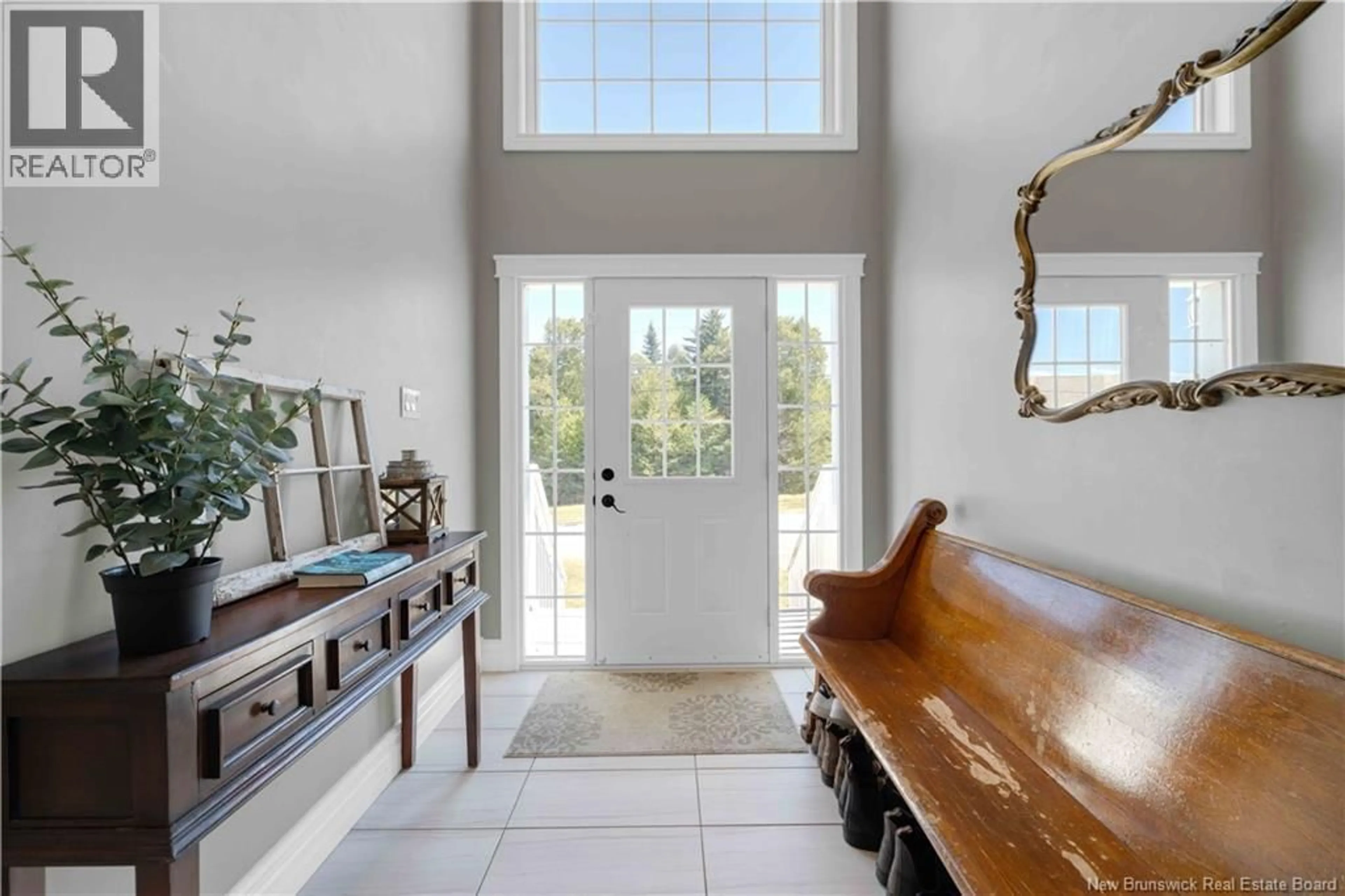 Indoor entryway for 10 MAPLECREST DRIVE, Grand Bay-Westfield New Brunswick E5K0B9