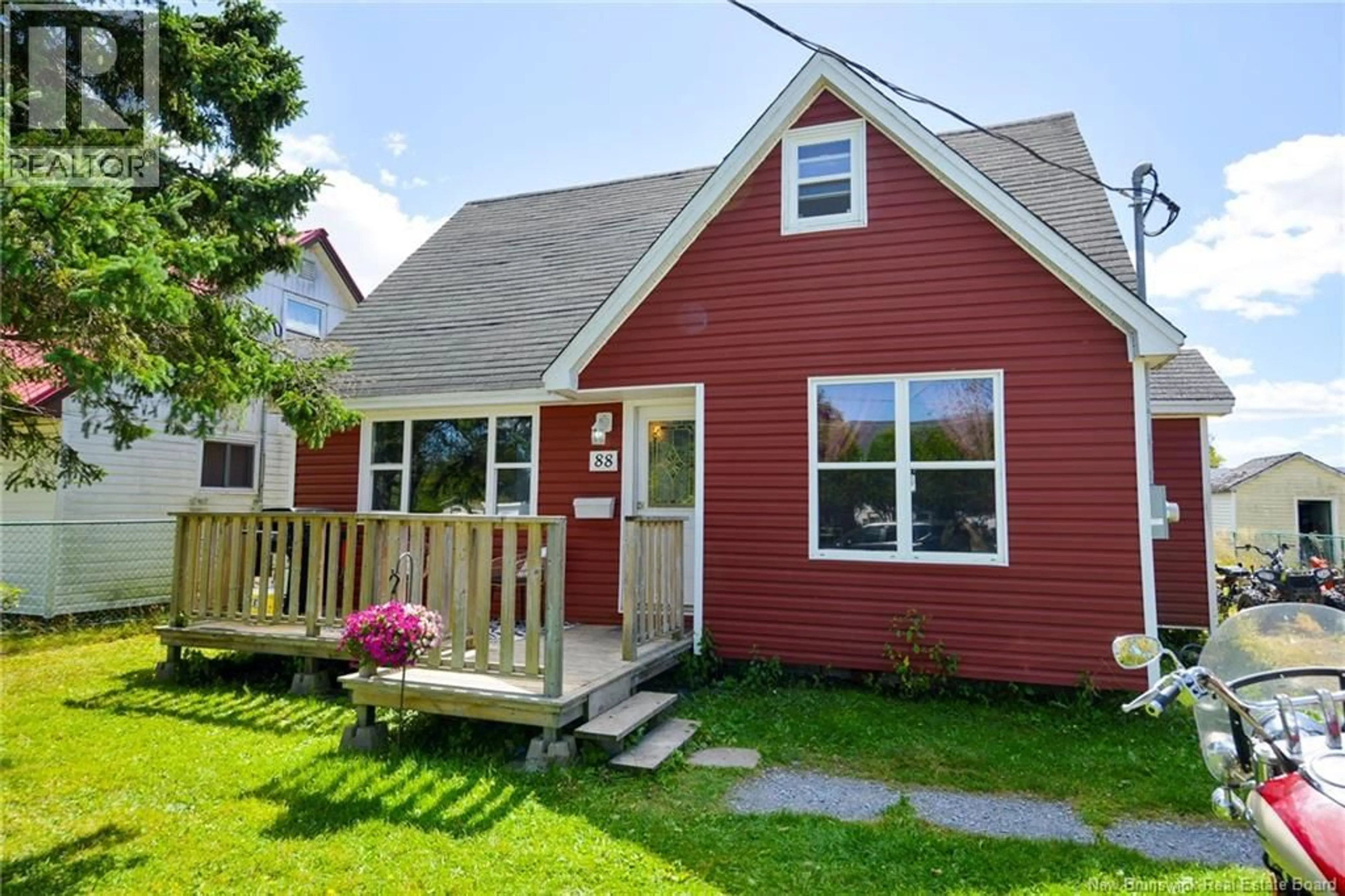 Home with vinyl exterior material, street for 88 BROADWAY AVENUE, Saint John New Brunswick E2H1Z8