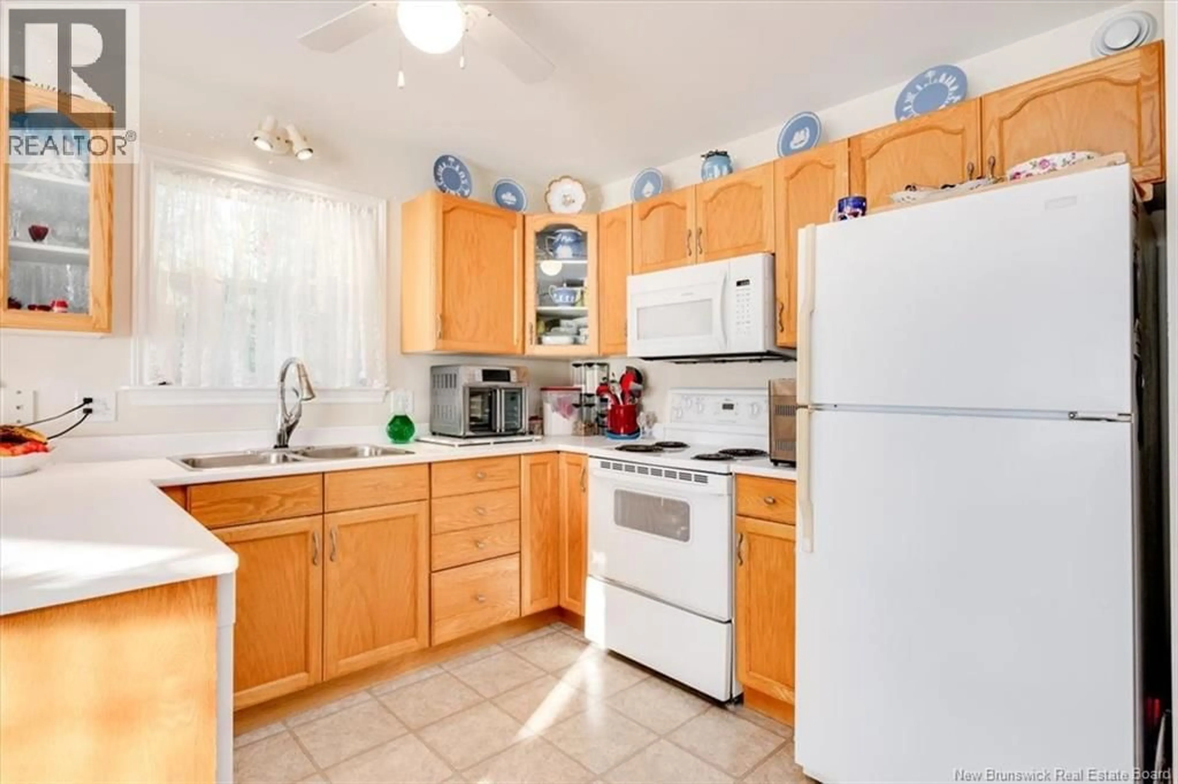 Standard kitchen, ceramic/tile floor for 11 GOLDRUSH, Quispamsis New Brunswick E2E5Z7