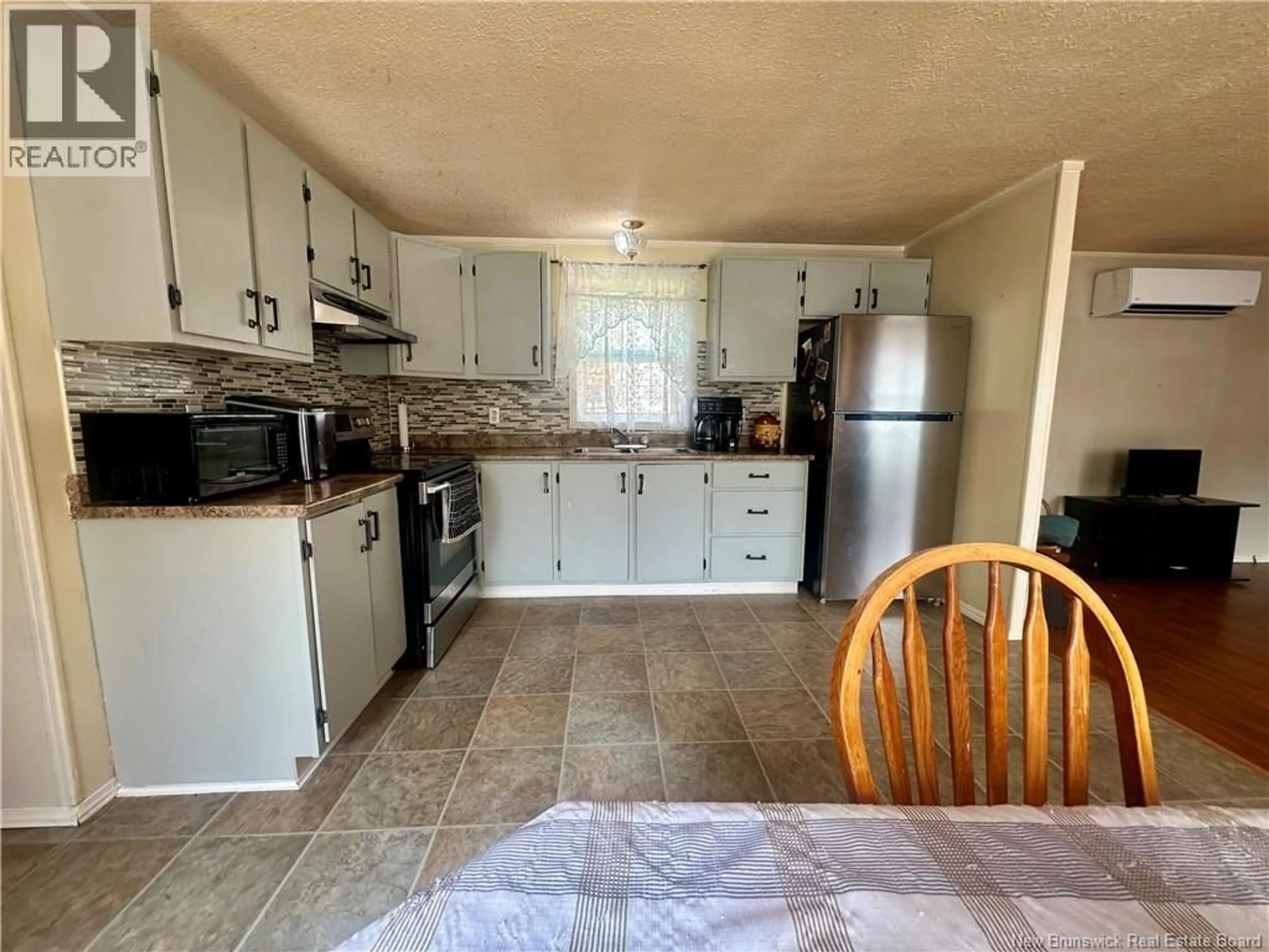 Standard kitchen, unknown for 22 GLENVIEW DRIVE, Saint John New Brunswick E2H2R6