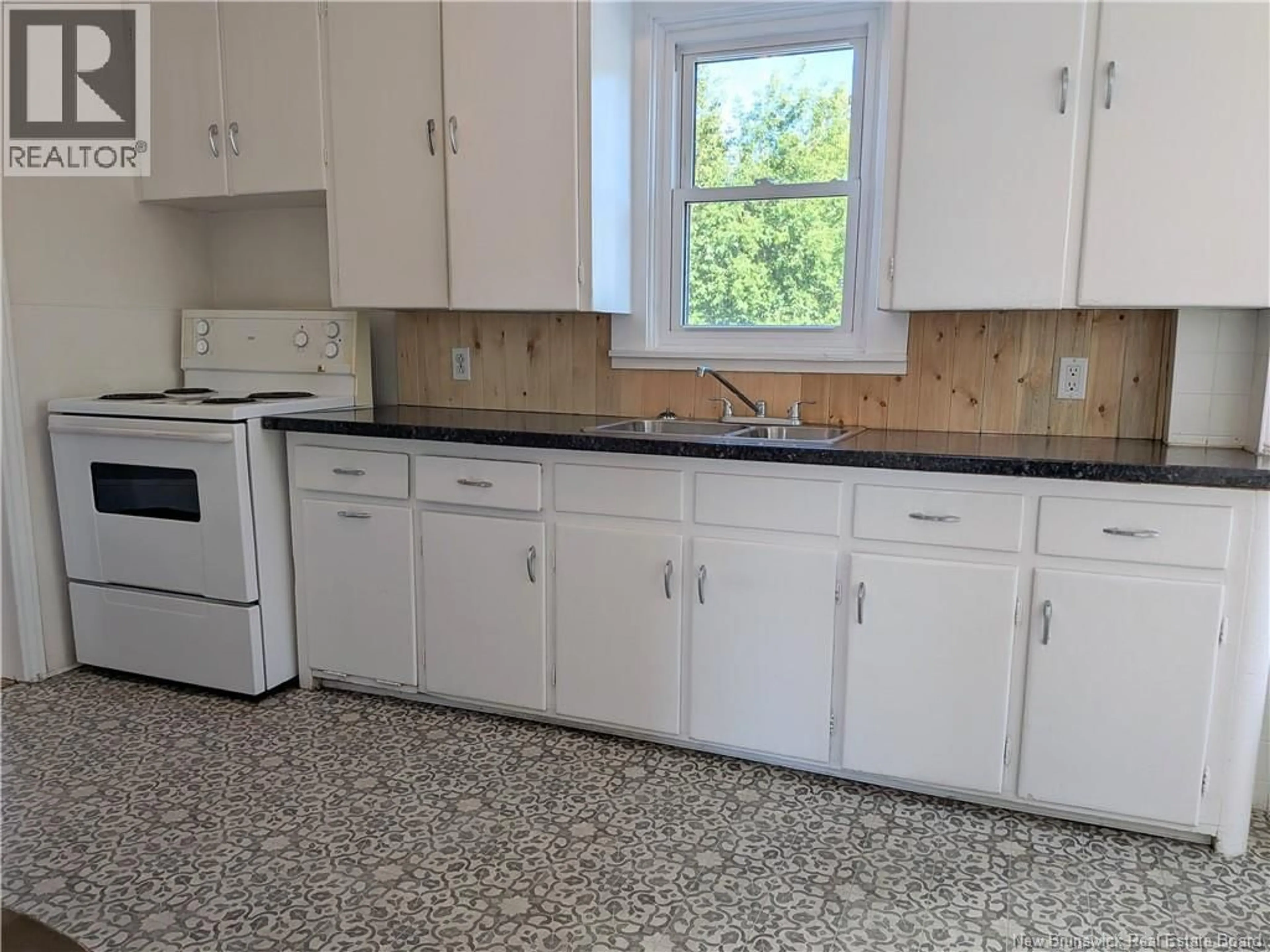 Standard kitchen, ceramic/tile floor for 356 KING GEORGE HIGHWAY, Miramichi New Brunswick E1V1L3