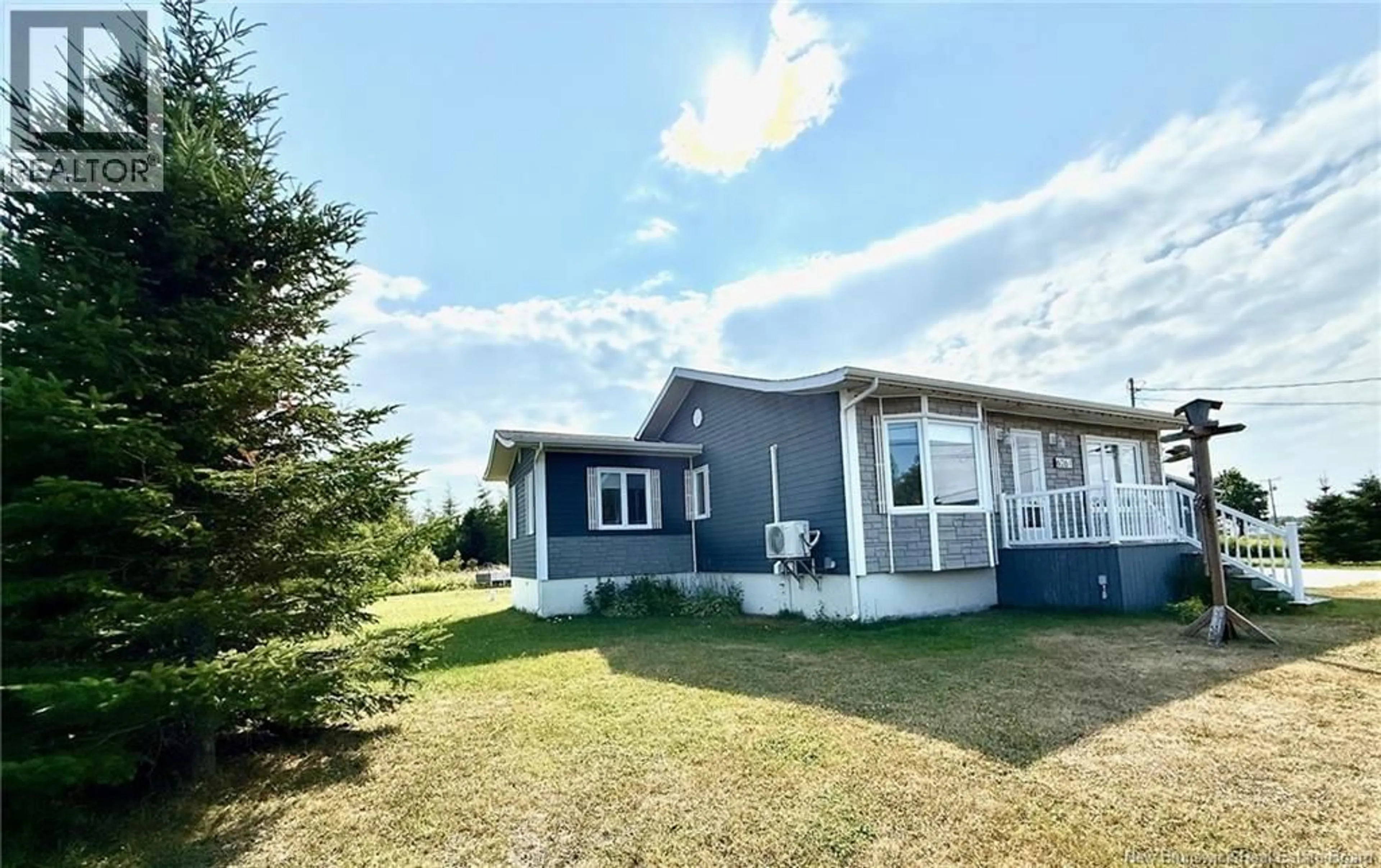 A pic from outside/outdoor area/front of a property/back of a property/a pic from drone, water/lake/river/ocean view for 6261 ROUTE 313, Petite-Lamèque New Brunswick E8T2P4