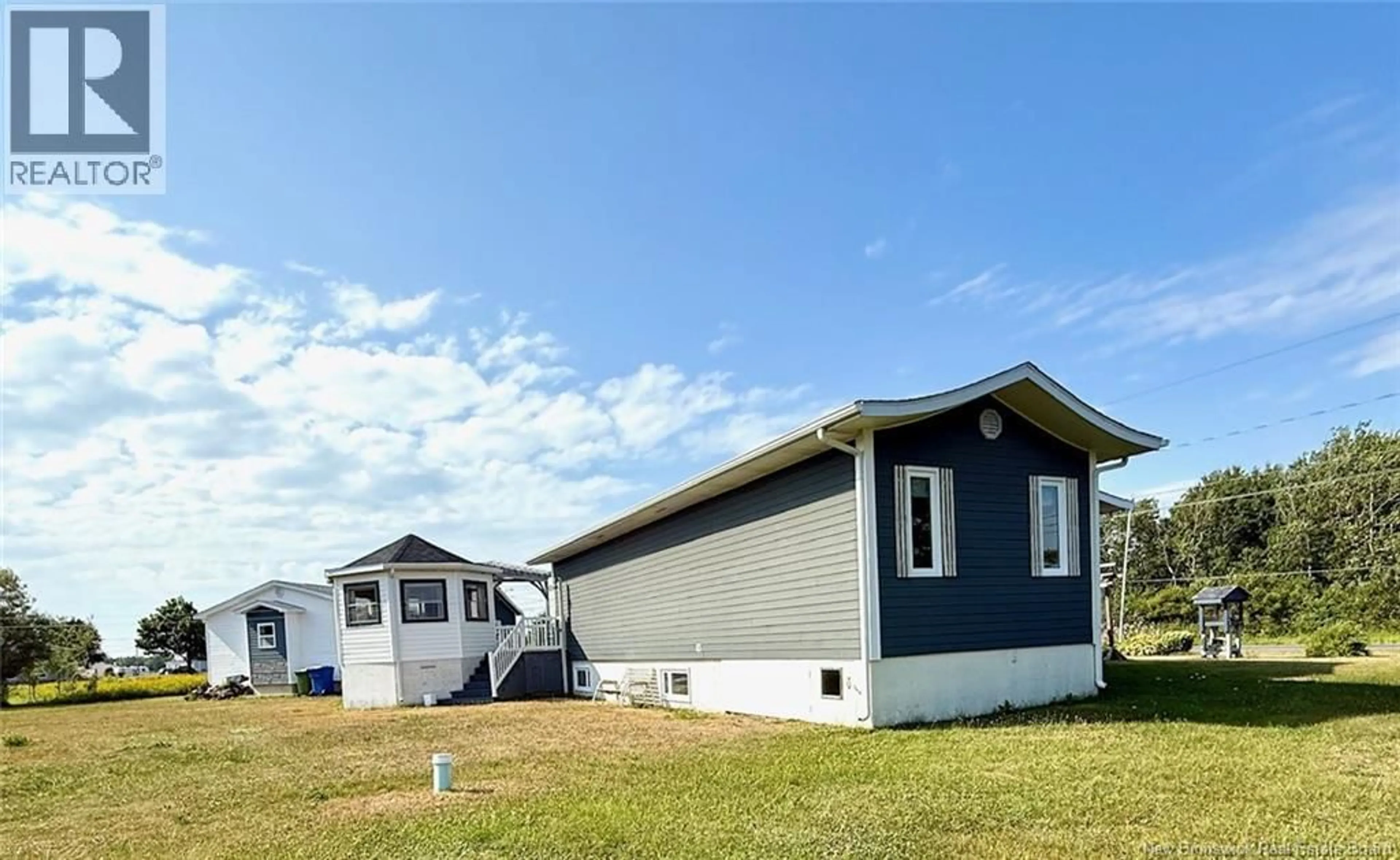 Home with vinyl exterior material, building for 6261 ROUTE 313, Petite-Lamèque New Brunswick E8T2P4