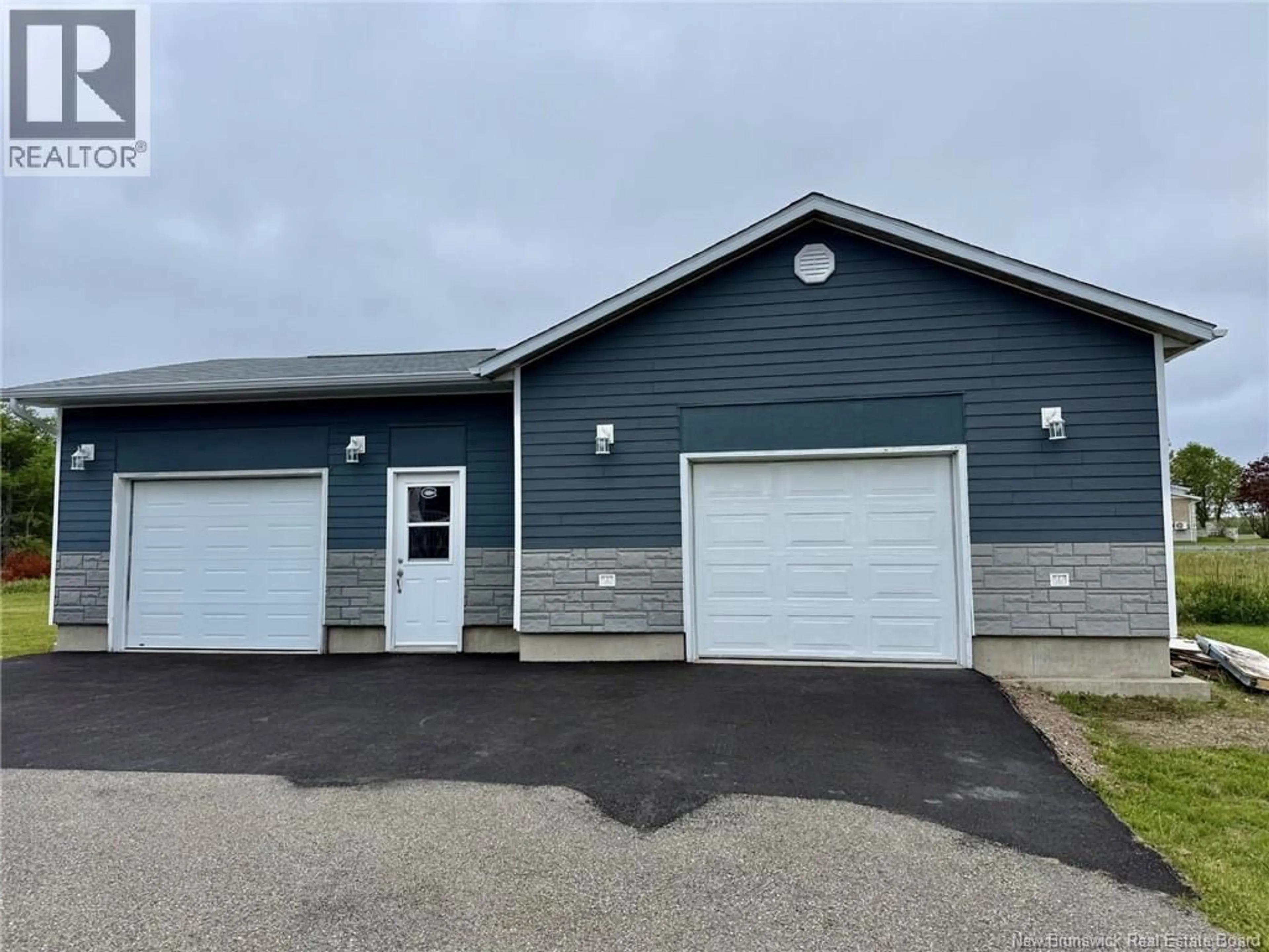 Indoor garage for 6261 ROUTE 313, Petite-Lamèque New Brunswick E8T2P4