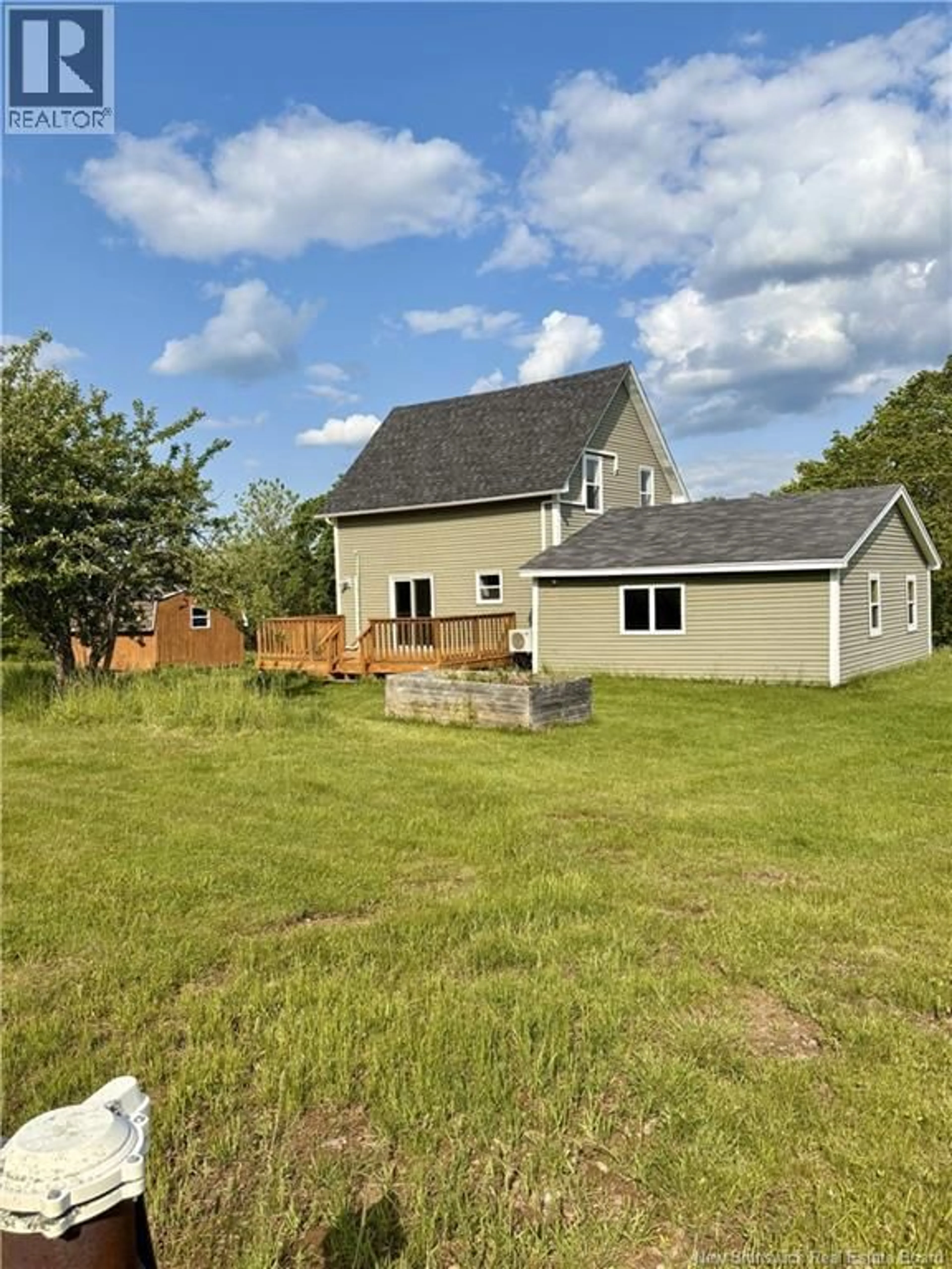 A pic from outside/outdoor area/front of a property/back of a property/a pic from drone, building for 100 715 ROUTE, Coles Island New Brunswick E4C2T1