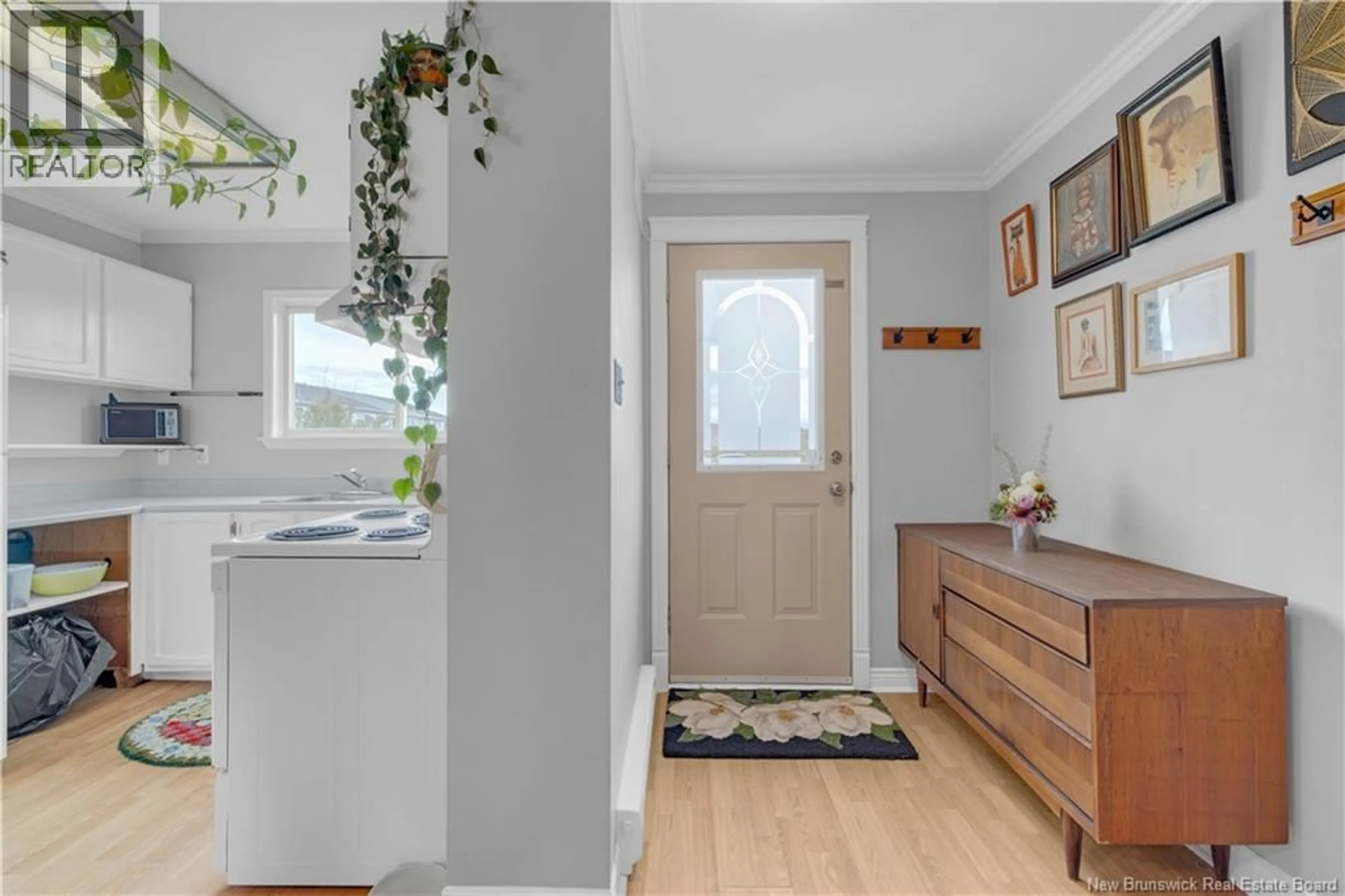 Indoor entryway for 511 HIGHMEADOW DRIVE, Saint John New Brunswick E2J3X3
