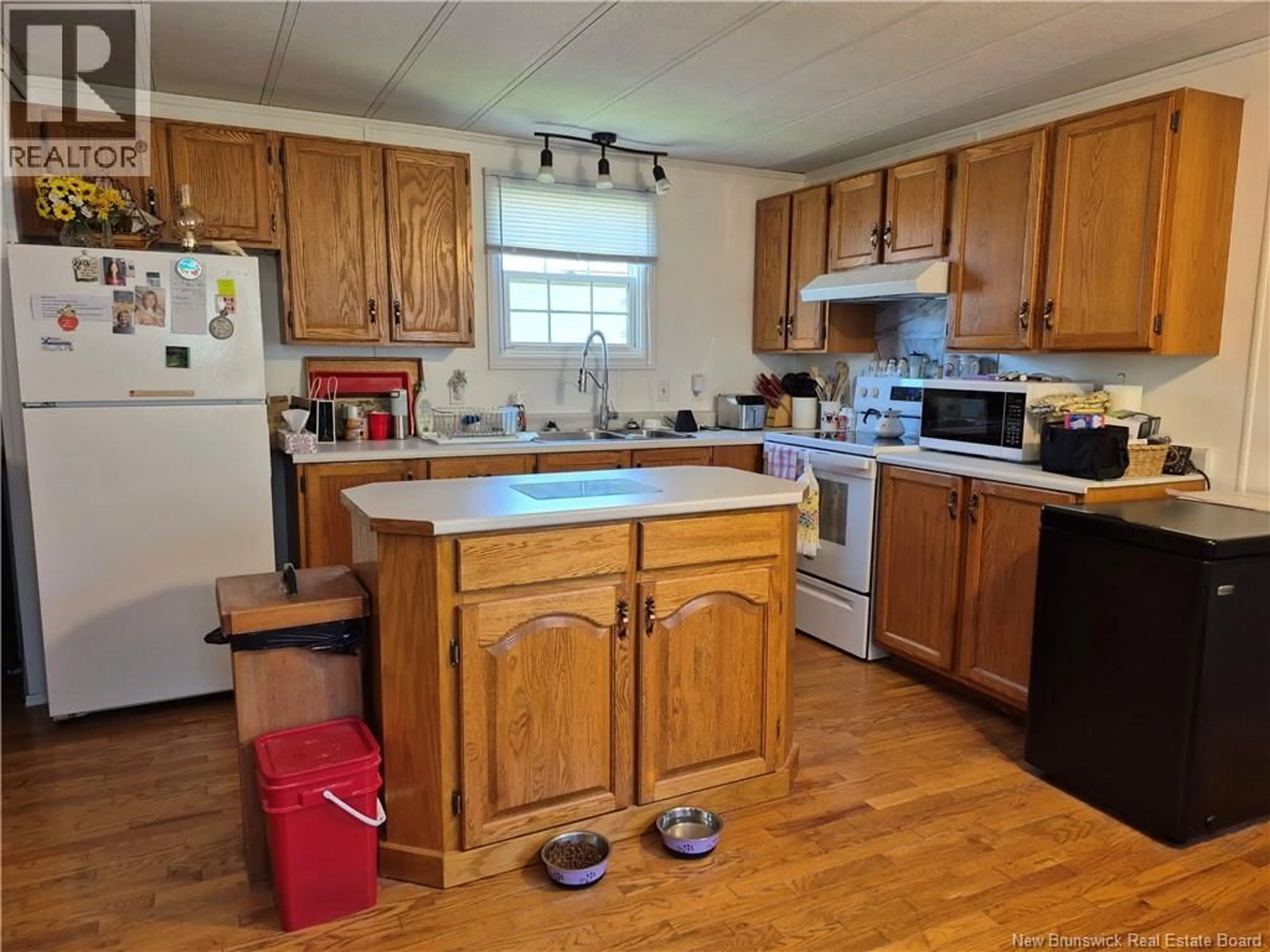 Standard kitchen, wood/laminate floor for 23 TYLER STREET, Lincoln New Brunswick E3B6X4