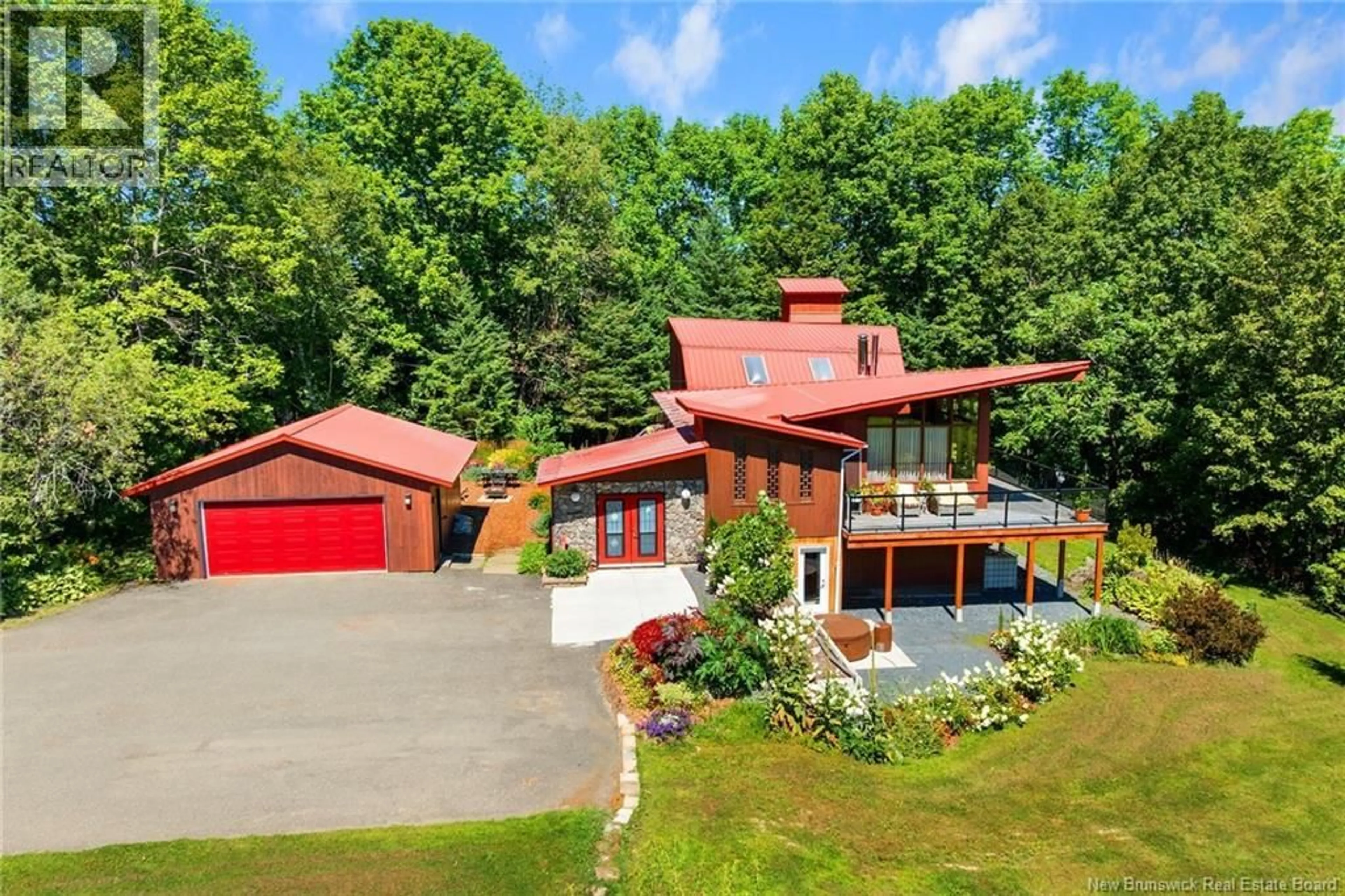A pic from outside/outdoor area/front of a property/back of a property/a pic from drone, unknown for 329 RIVERVIEW DRIVE, Florenceville-Bristol New Brunswick E7L3N1
