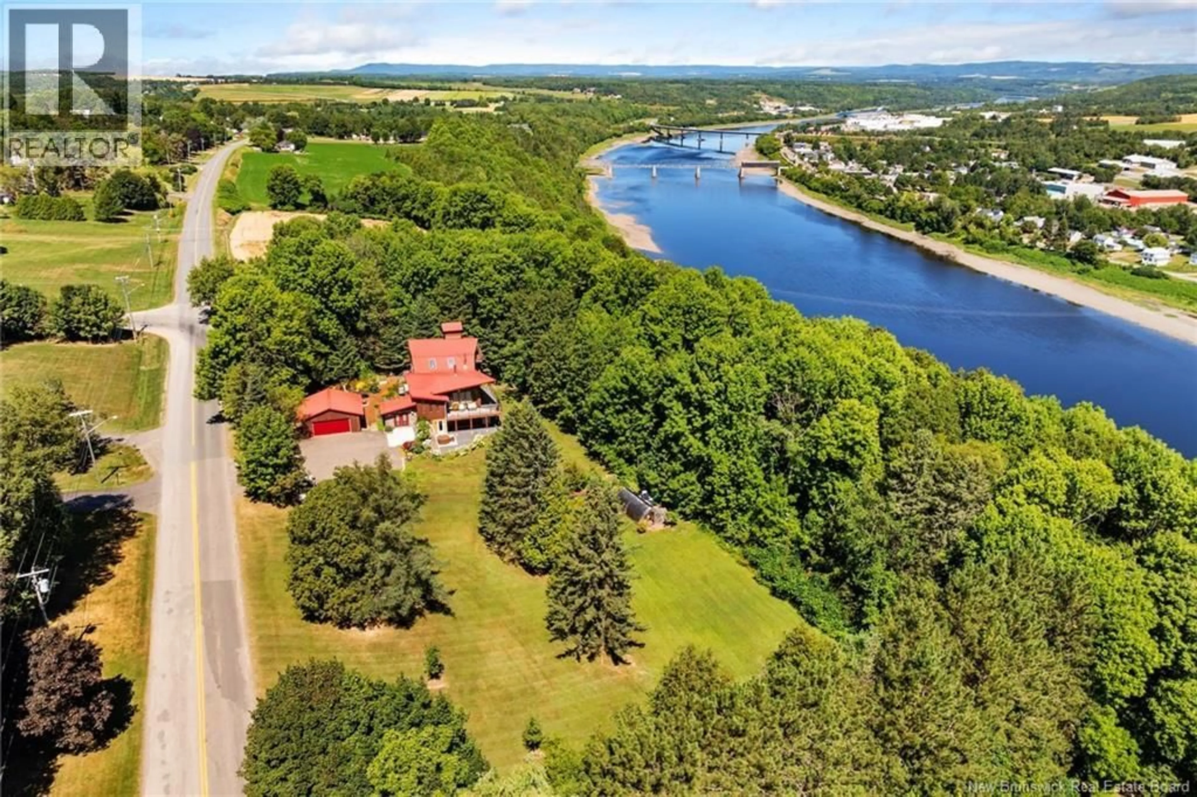 A pic from outside/outdoor area/front of a property/back of a property/a pic from drone, water/lake/river/ocean view for 329 RIVERVIEW DRIVE, Florenceville-Bristol New Brunswick E7L3N1