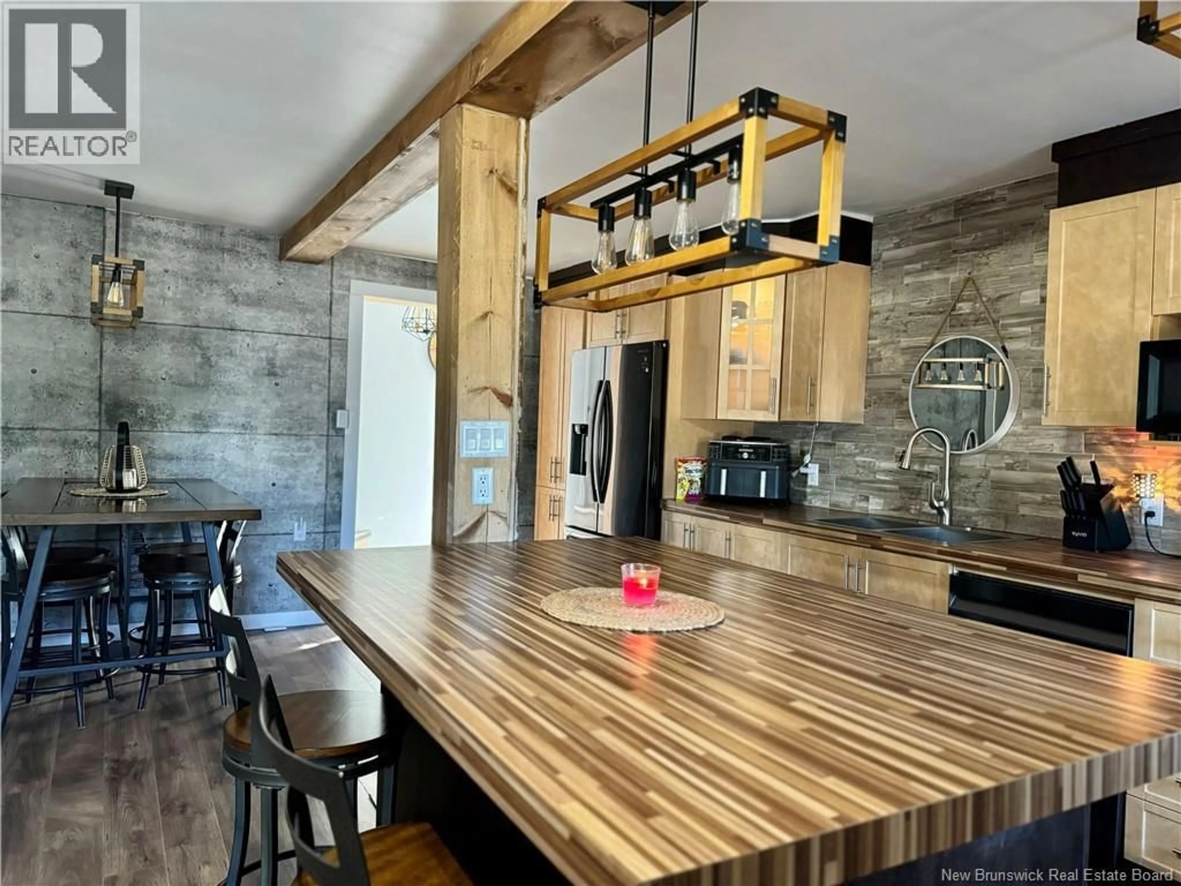 Rustic kitchen, wood/laminate floor for 1075 VICTORIA STREET, Saint-Jacques New Brunswick E3V3T6