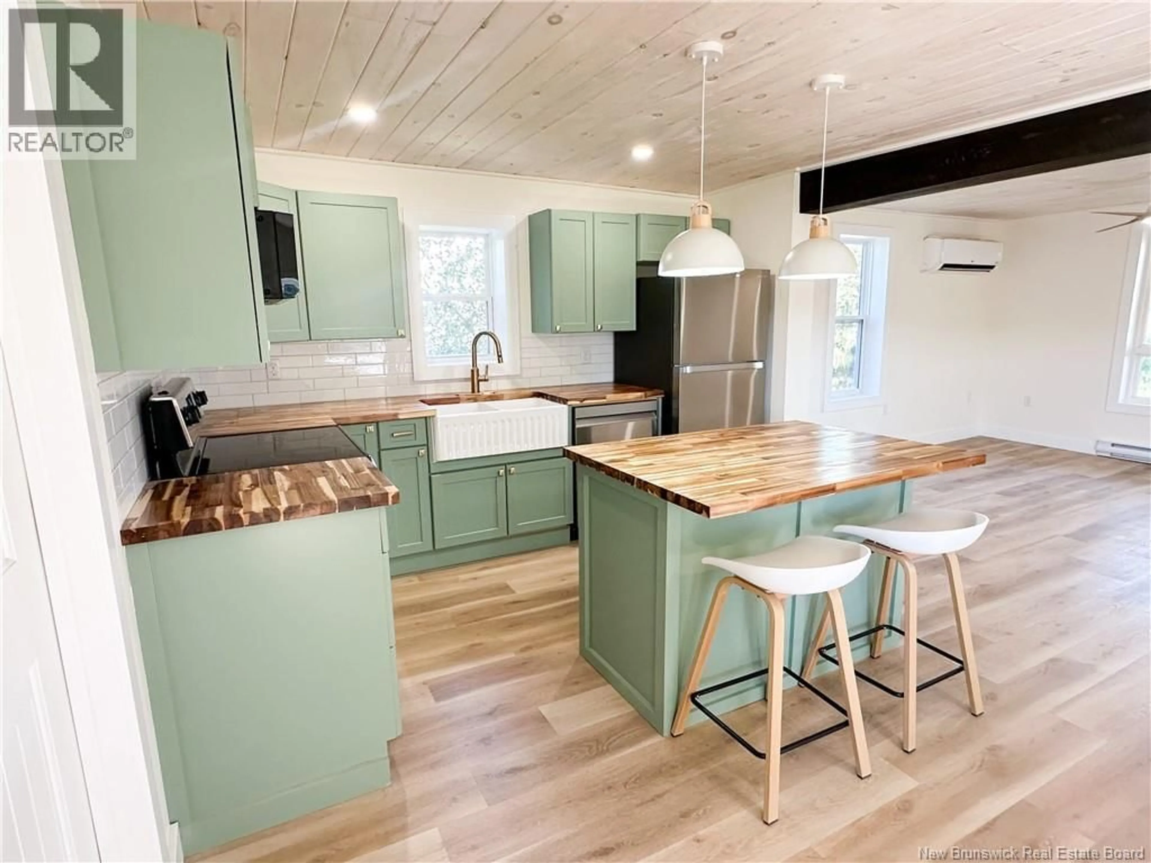 Open concept kitchen, wood/laminate floor for 1950 ROUTE 121 ROUTE, Norton New Brunswick E5T1C5