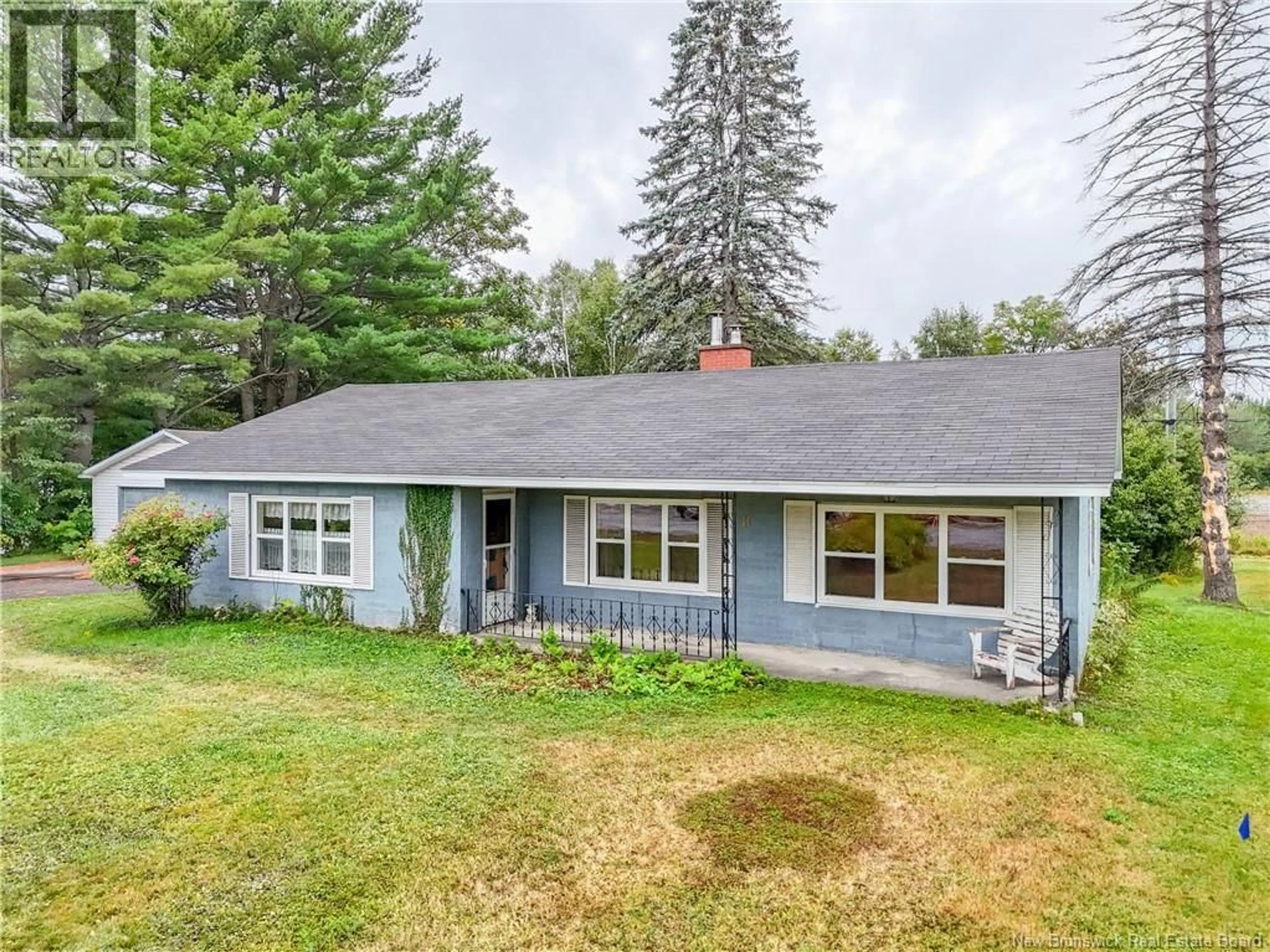 Home with vinyl exterior material, unknown for 8 HAMILTON COURT, Fredericton New Brunswick E3A6P6