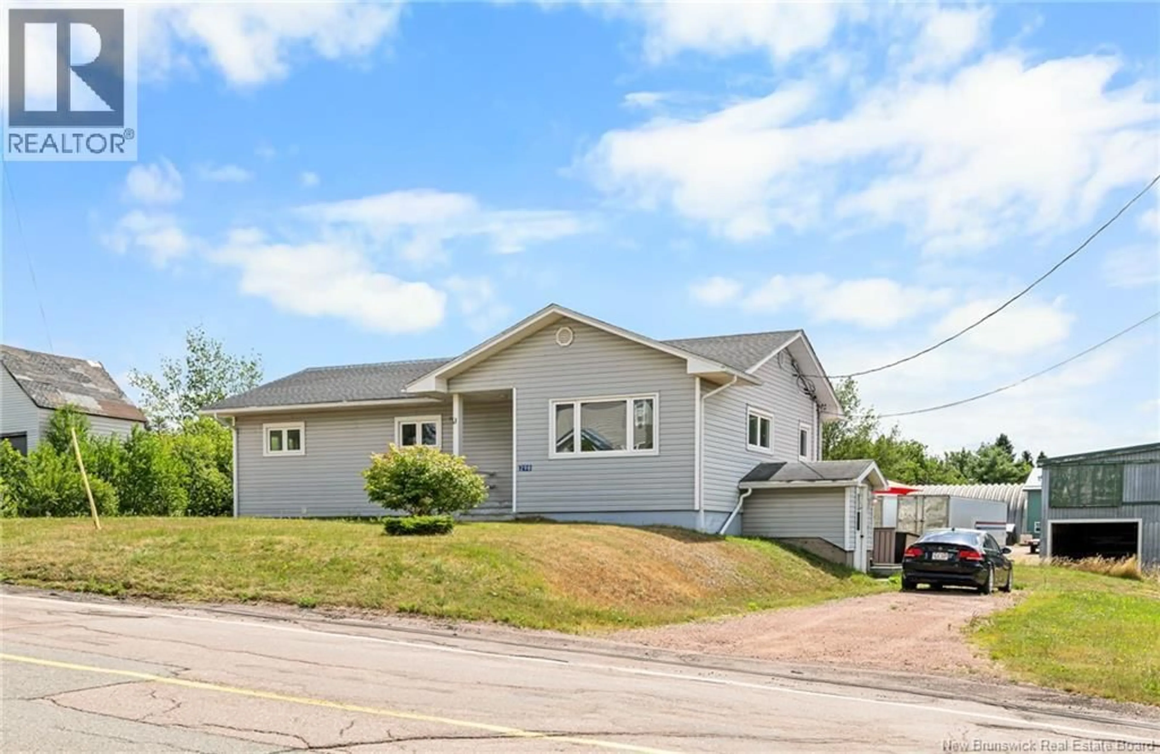 Home with vinyl exterior material, street for 298 SAINT THOMAS, Memramcook New Brunswick E4K3E2