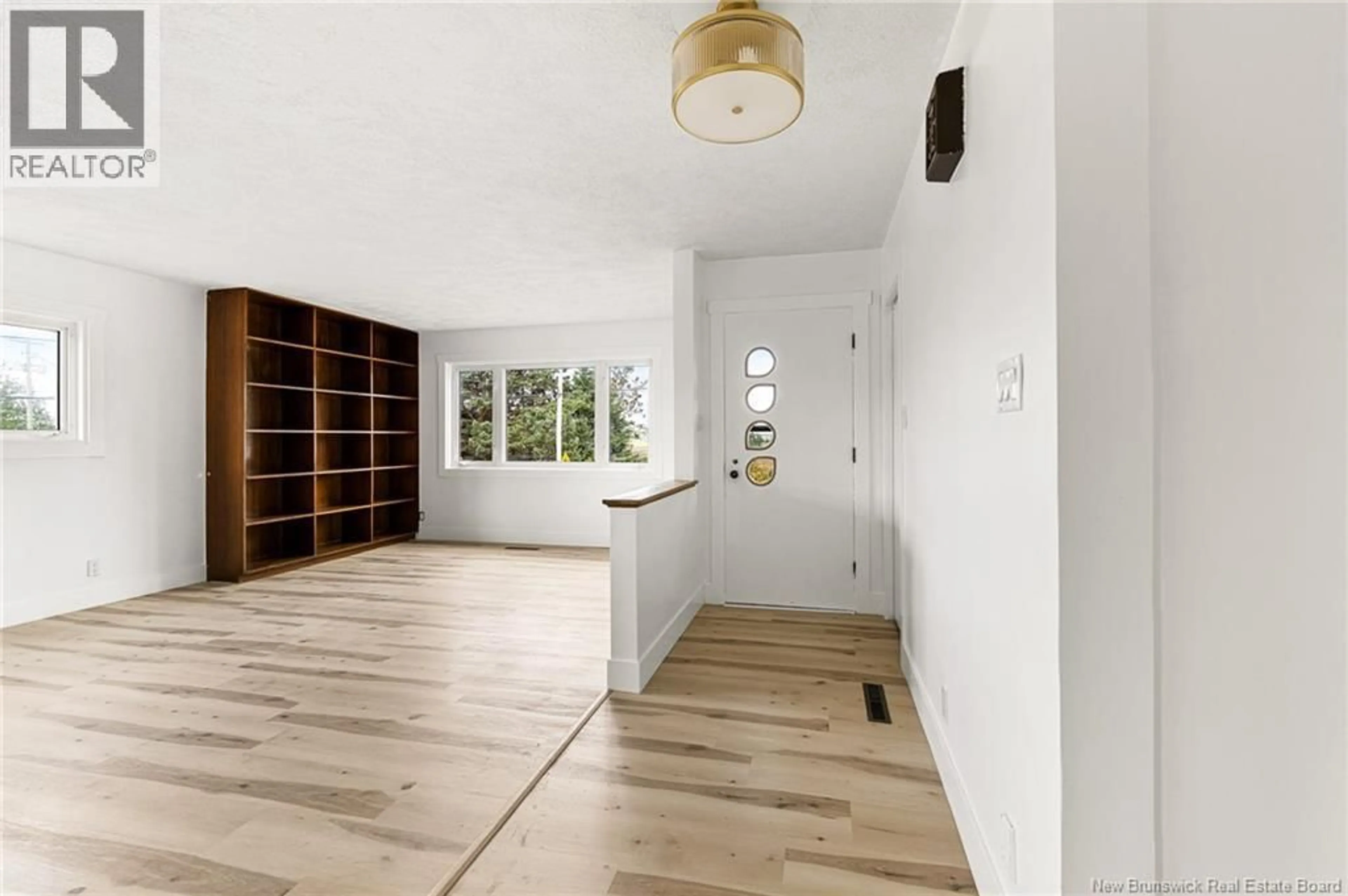 Indoor entryway for 298 SAINT THOMAS, Memramcook New Brunswick E4K3E2