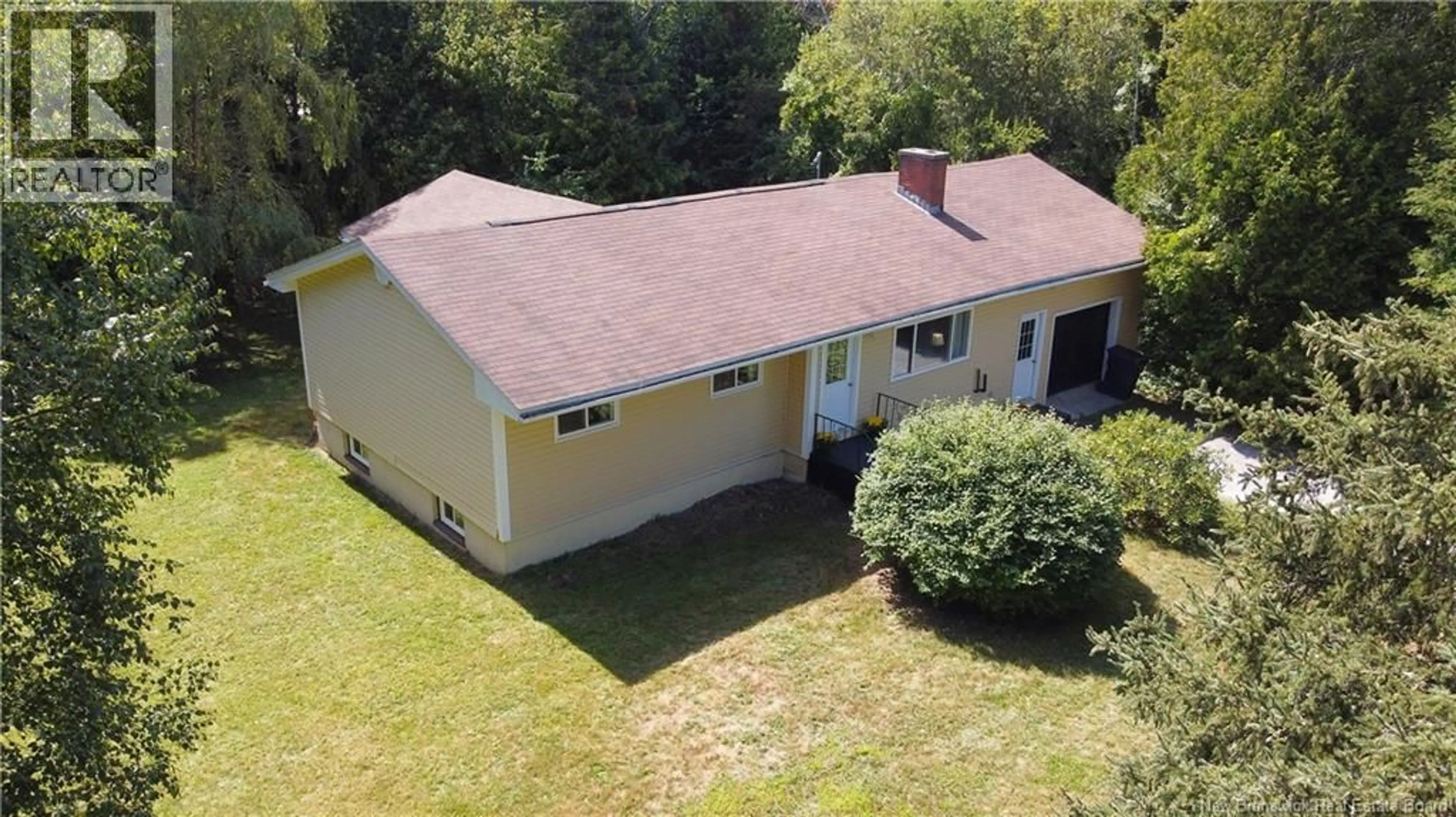 A pic from outside/outdoor area/front of a property/back of a property/a pic from drone, building for 15 HILLCREST DRIVE, Rothesay New Brunswick E2E5P7