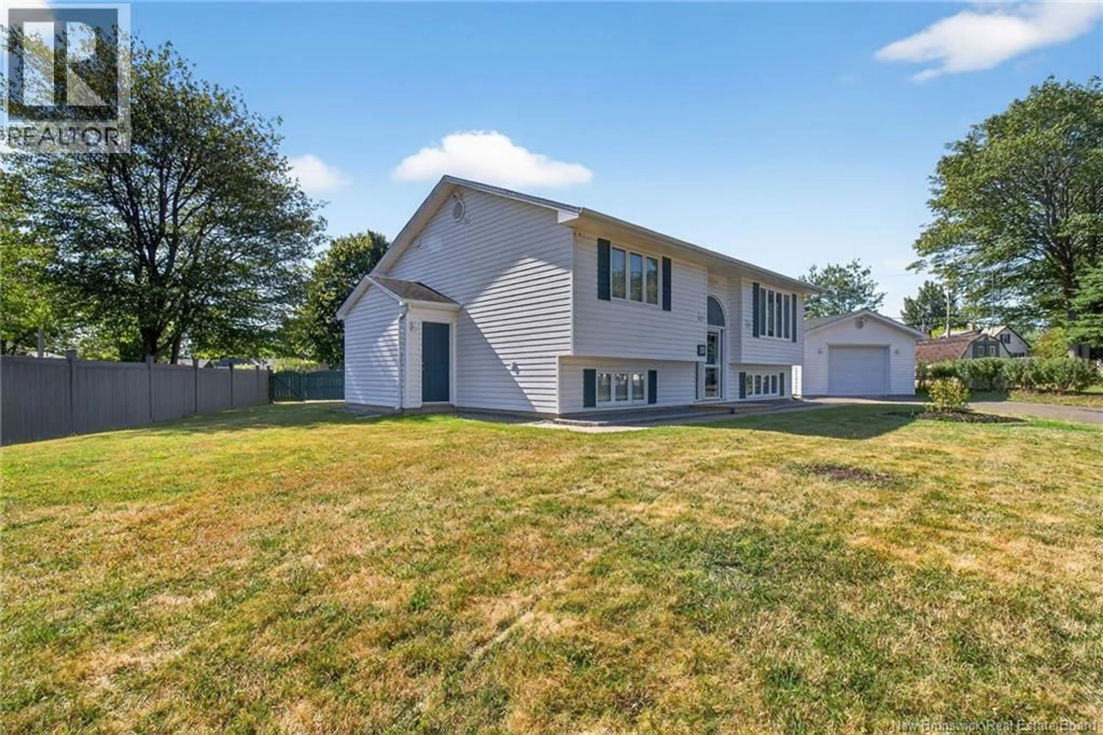 Home with vinyl exterior material, unknown for 10 WILLETT, Moncton New Brunswick E1C8A3