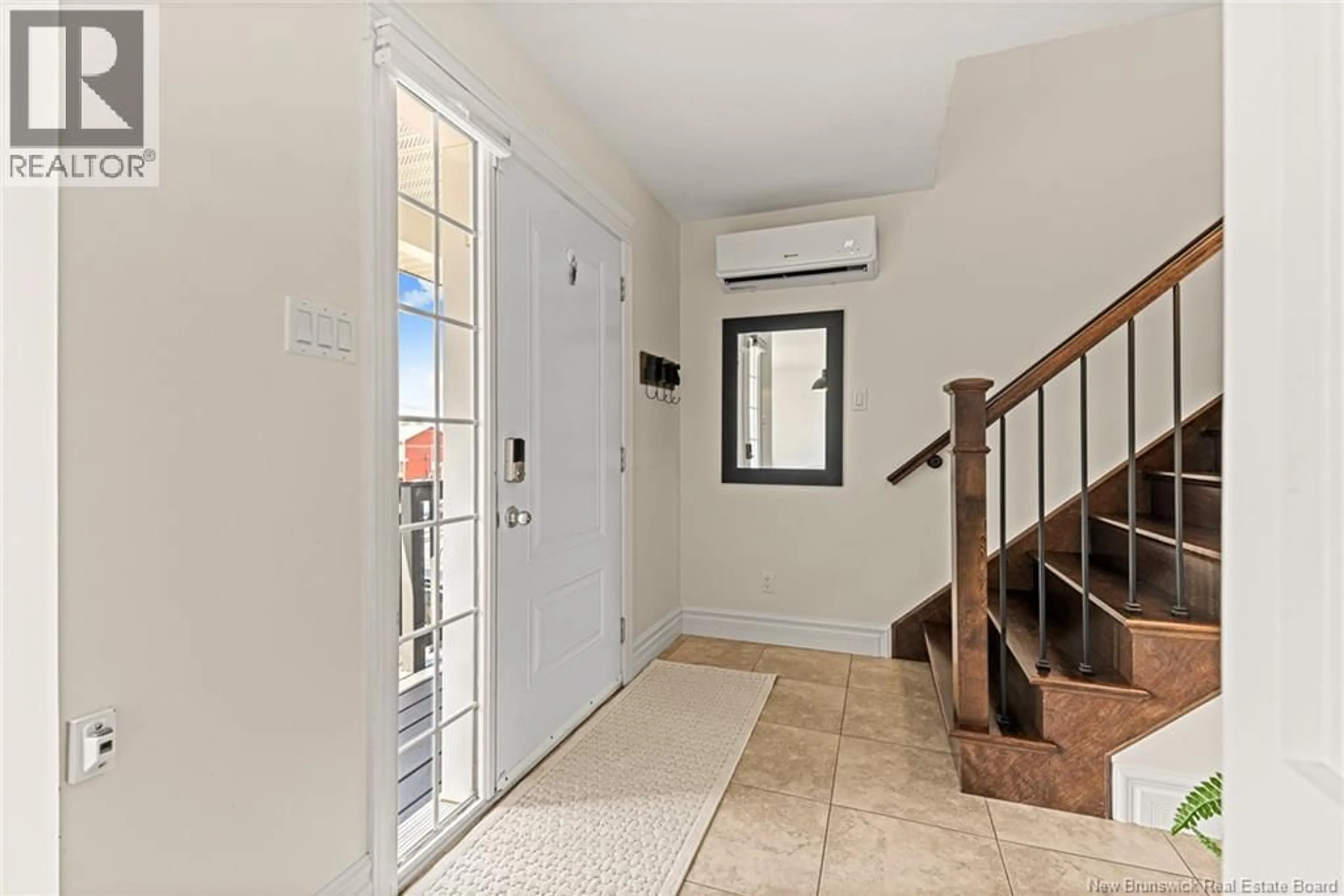 Indoor entryway for 20 DES FRENES, Dieppe New Brunswick E1A9B3