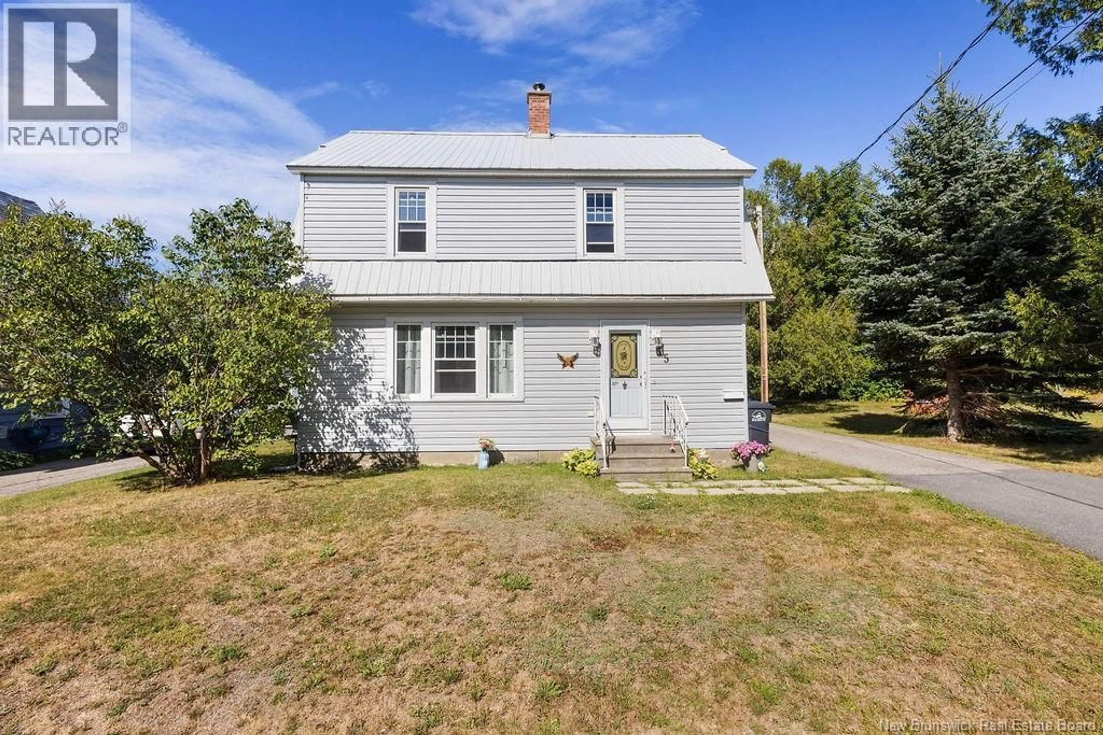 Home with vinyl exterior material, street for 55 QUEEN STREET, Miramichi New Brunswick E1N2M7