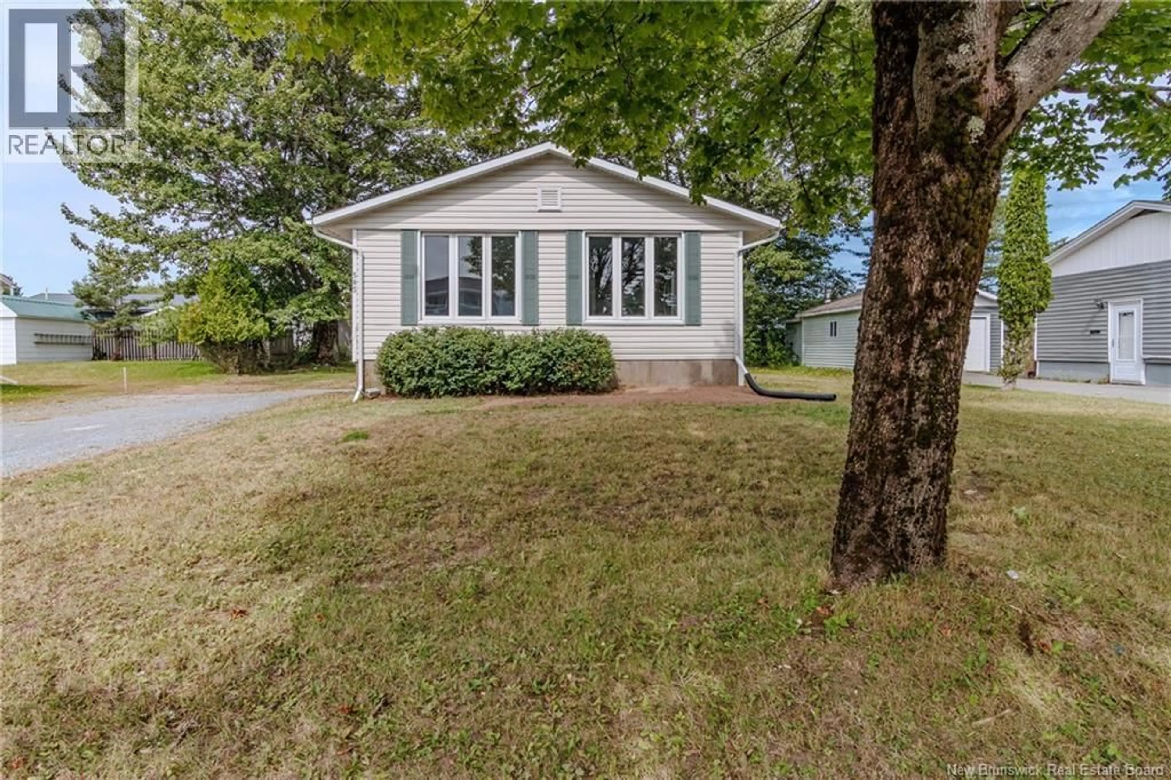Home with vinyl exterior material, unknown for 585 BONITA AVENUE, Saint John New Brunswick E2J2T3