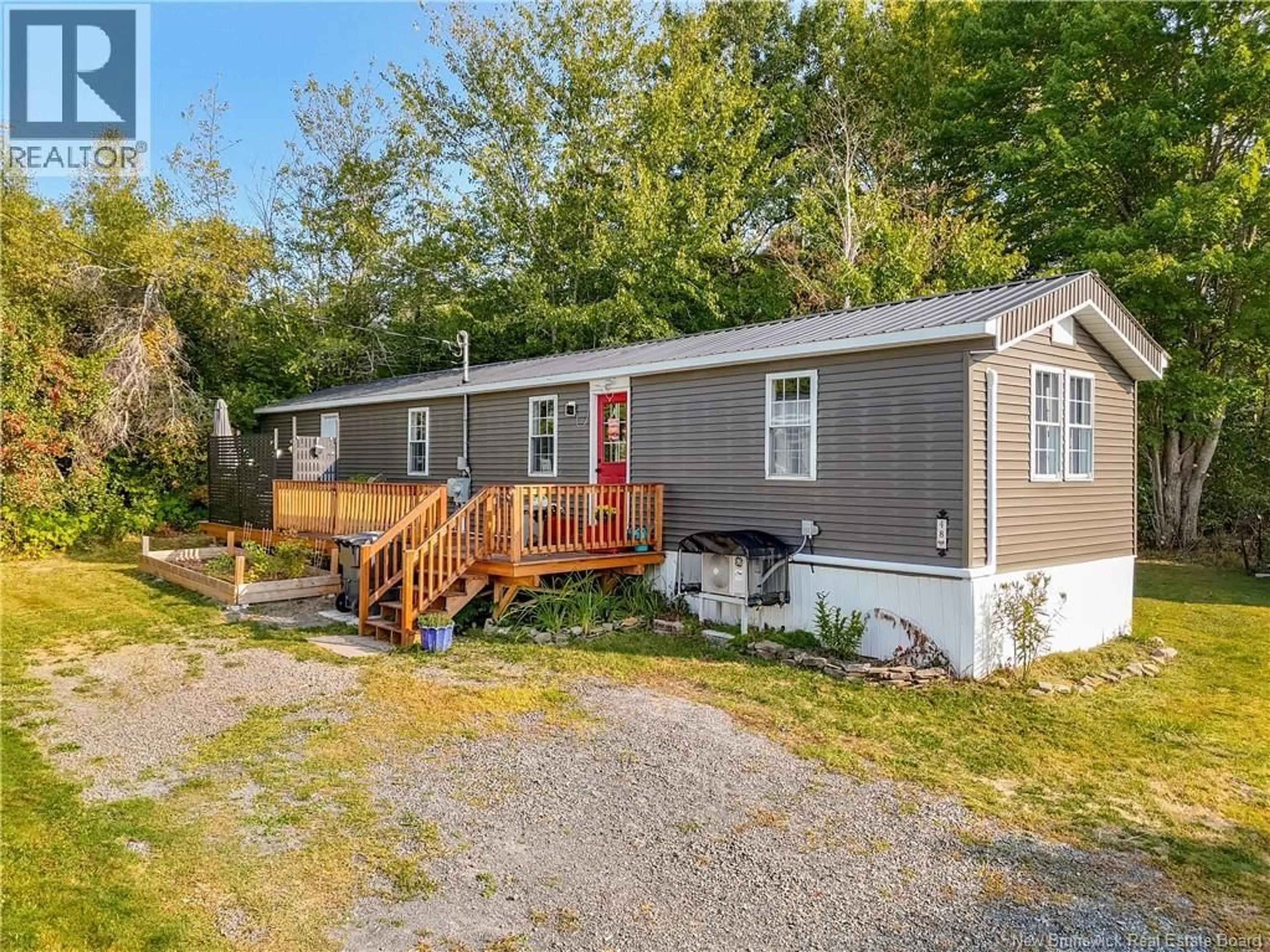 Home with vinyl exterior material, unknown for 48 DOUGLAS CRESCENT, New Maryland New Brunswick E3B1Y8