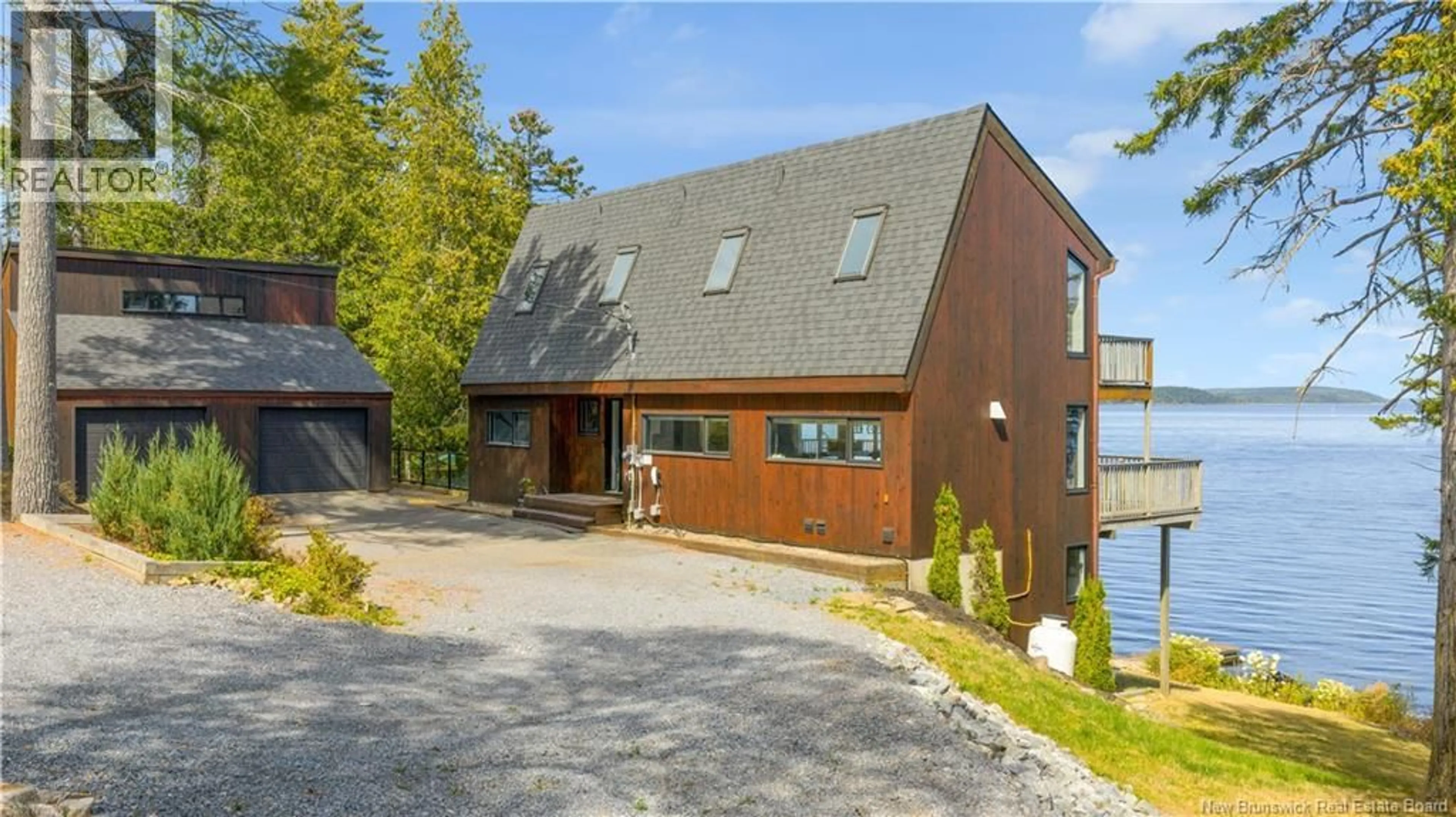 Indoor foyer for 91 WOODSIDE DRIVE, Saint John New Brunswick E2M6L9