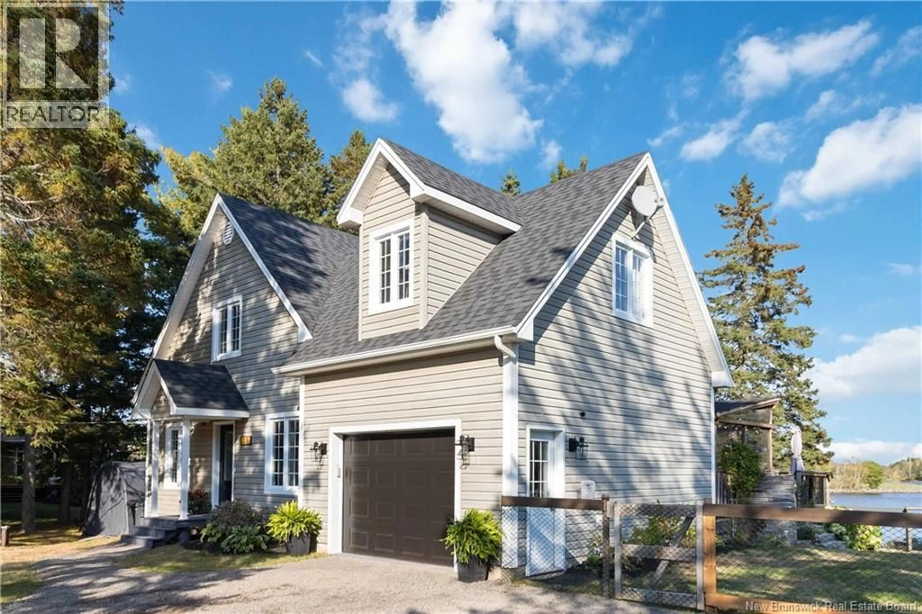 Home with vinyl exterior material, street for 25 BOCAGE STREET, Shediac River New Brunswick E4R1C4