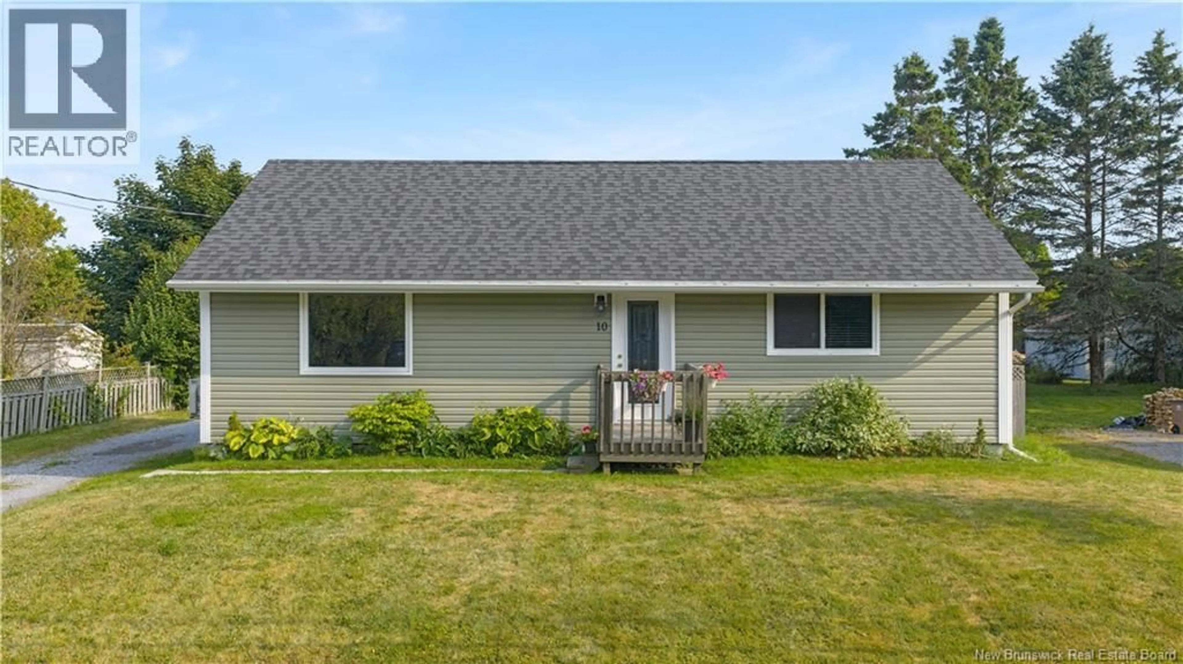 Home with vinyl exterior material, unknown for 10 SWANTON STREET, Saint John New Brunswick E2J3J8