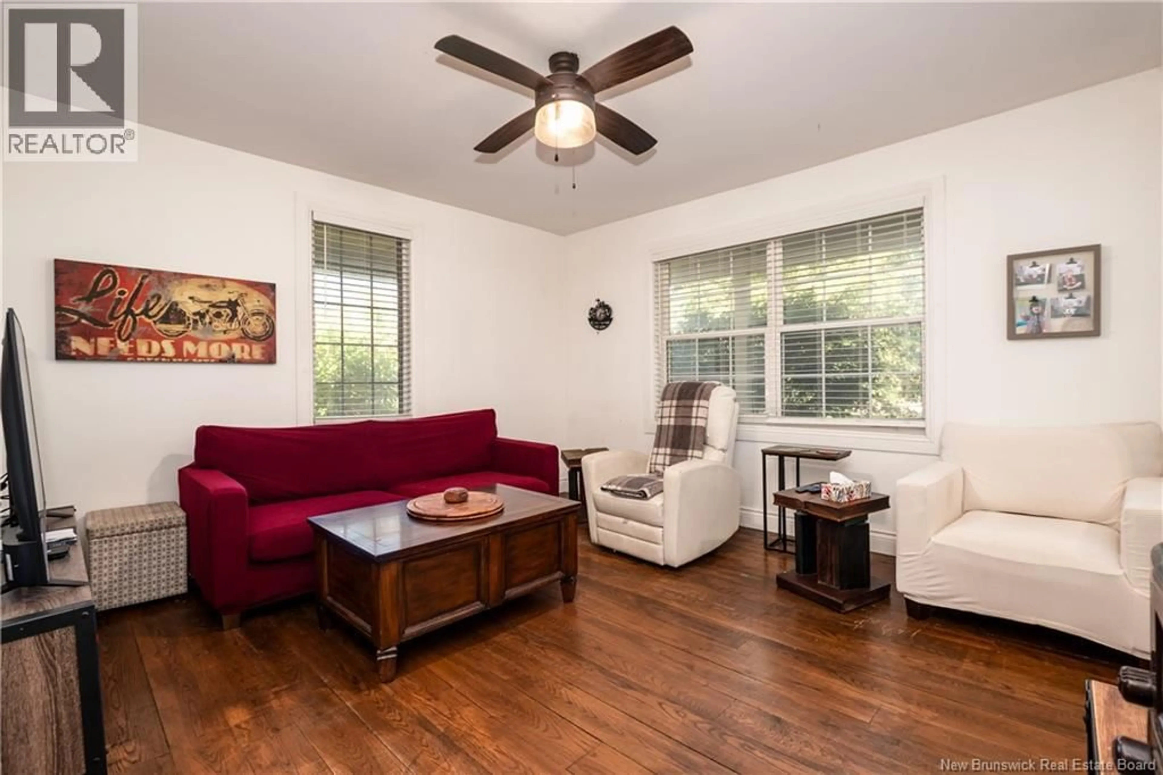 Living room with furniture, wood/laminate floor for 3216 MAIN, Salisbury New Brunswick E4J2M1