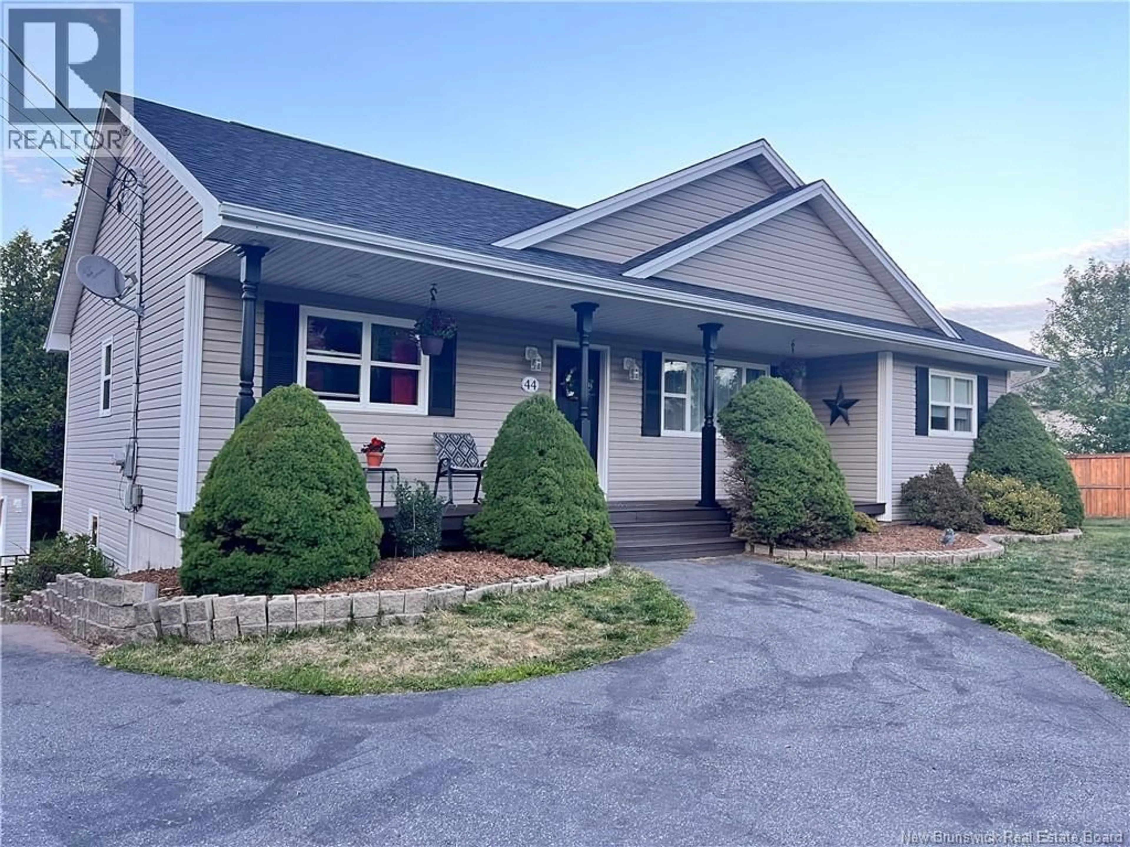 Home with vinyl exterior material, unknown for 44 LAURA DRIVE, Quispamsis New Brunswick E2E6B4