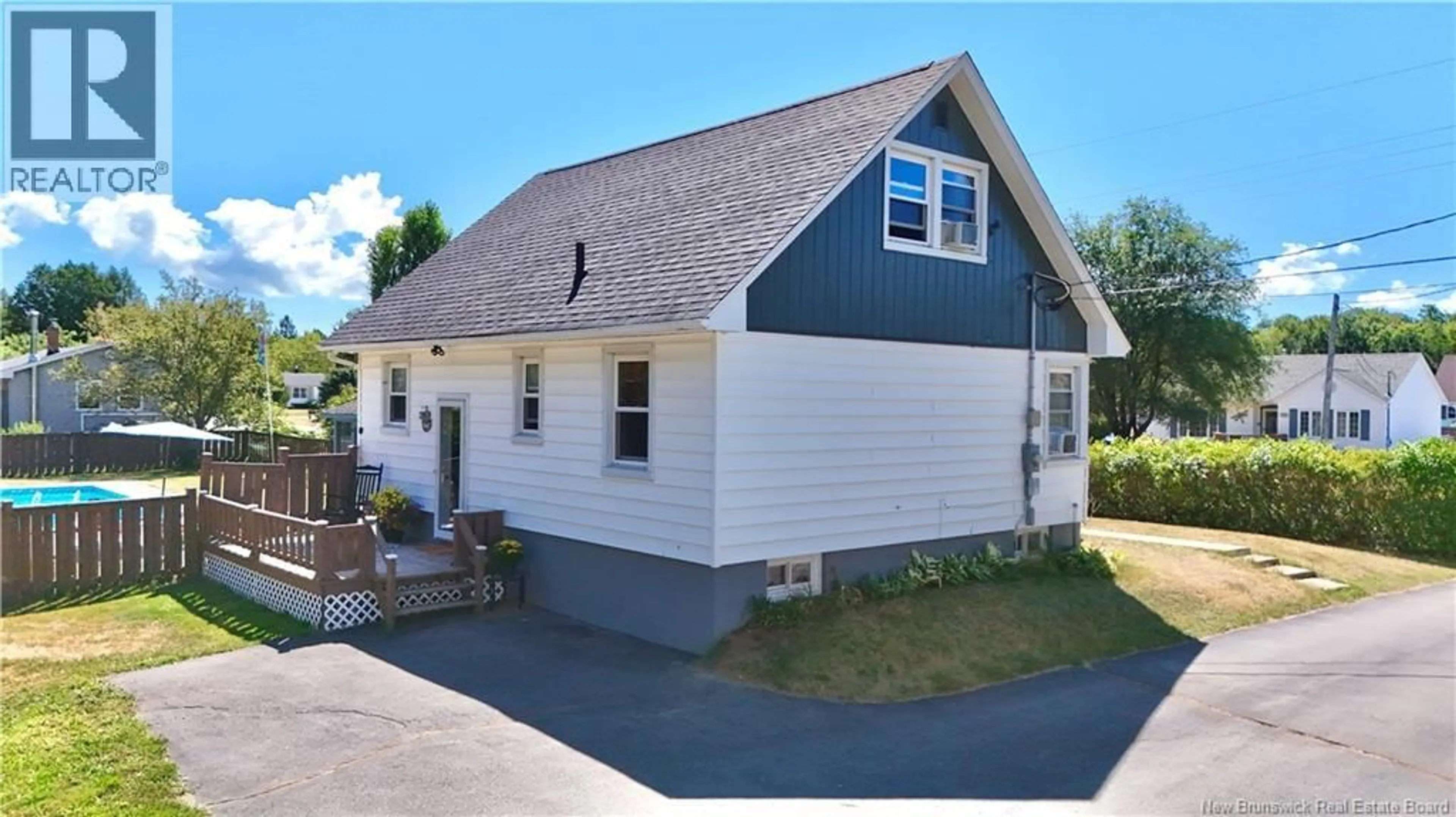 Home with vinyl exterior material, street for 1065 BAYVIEW, Bathurst New Brunswick E2A5W5