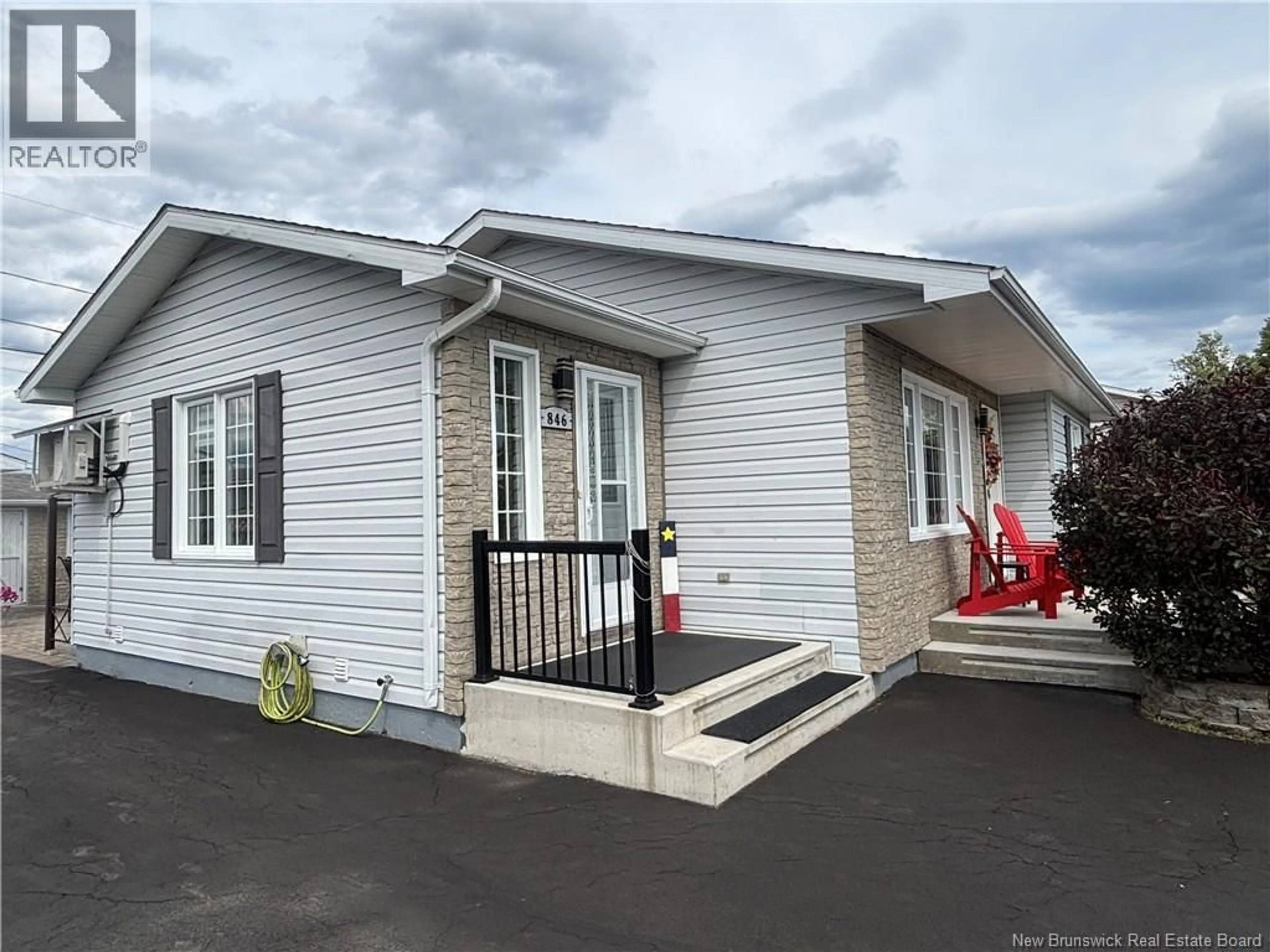 Home with vinyl exterior material, unknown for 846 RUE ST-PIERRE, Beresford New Brunswick E8K1S2