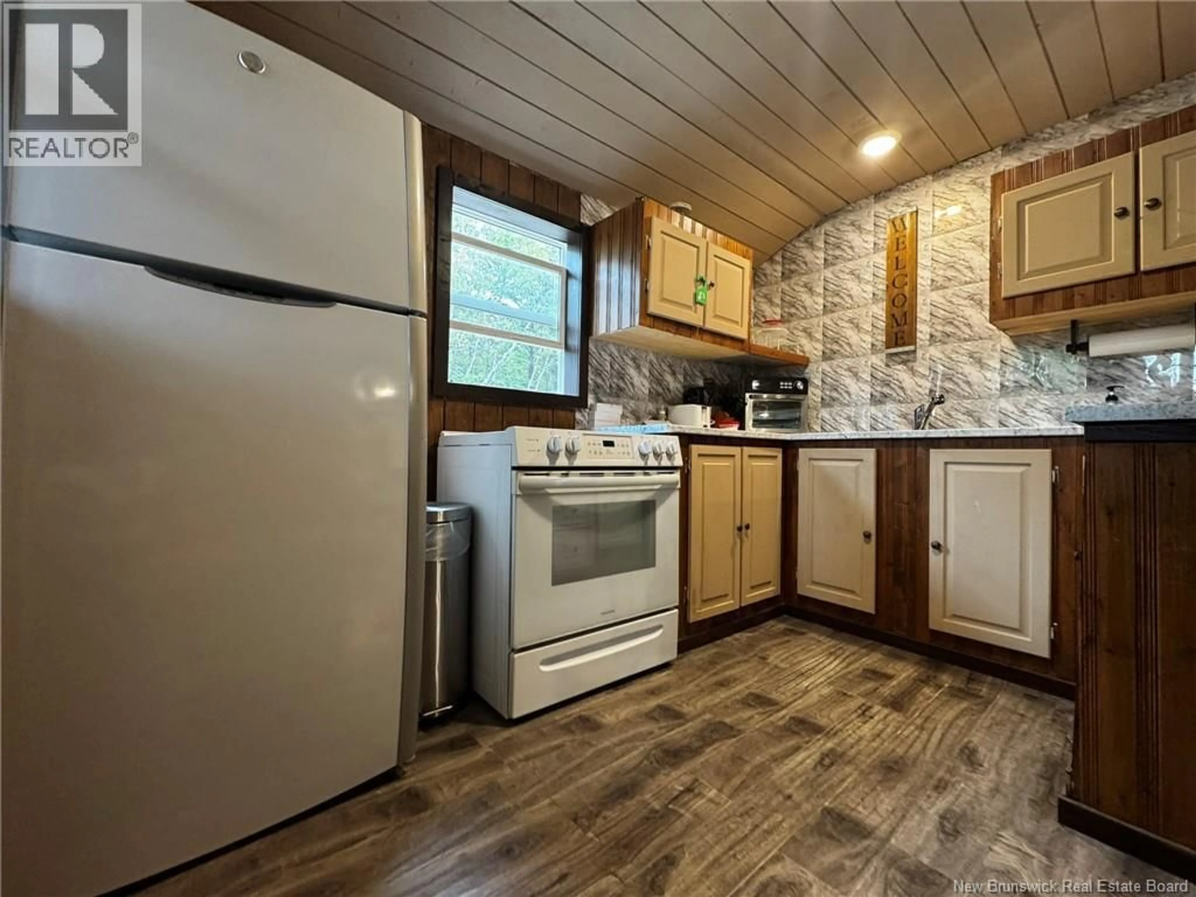 Standard kitchen, unknown for 5884 HWY 117, Baie-Sainte-Anne New Brunswick E9A1J8