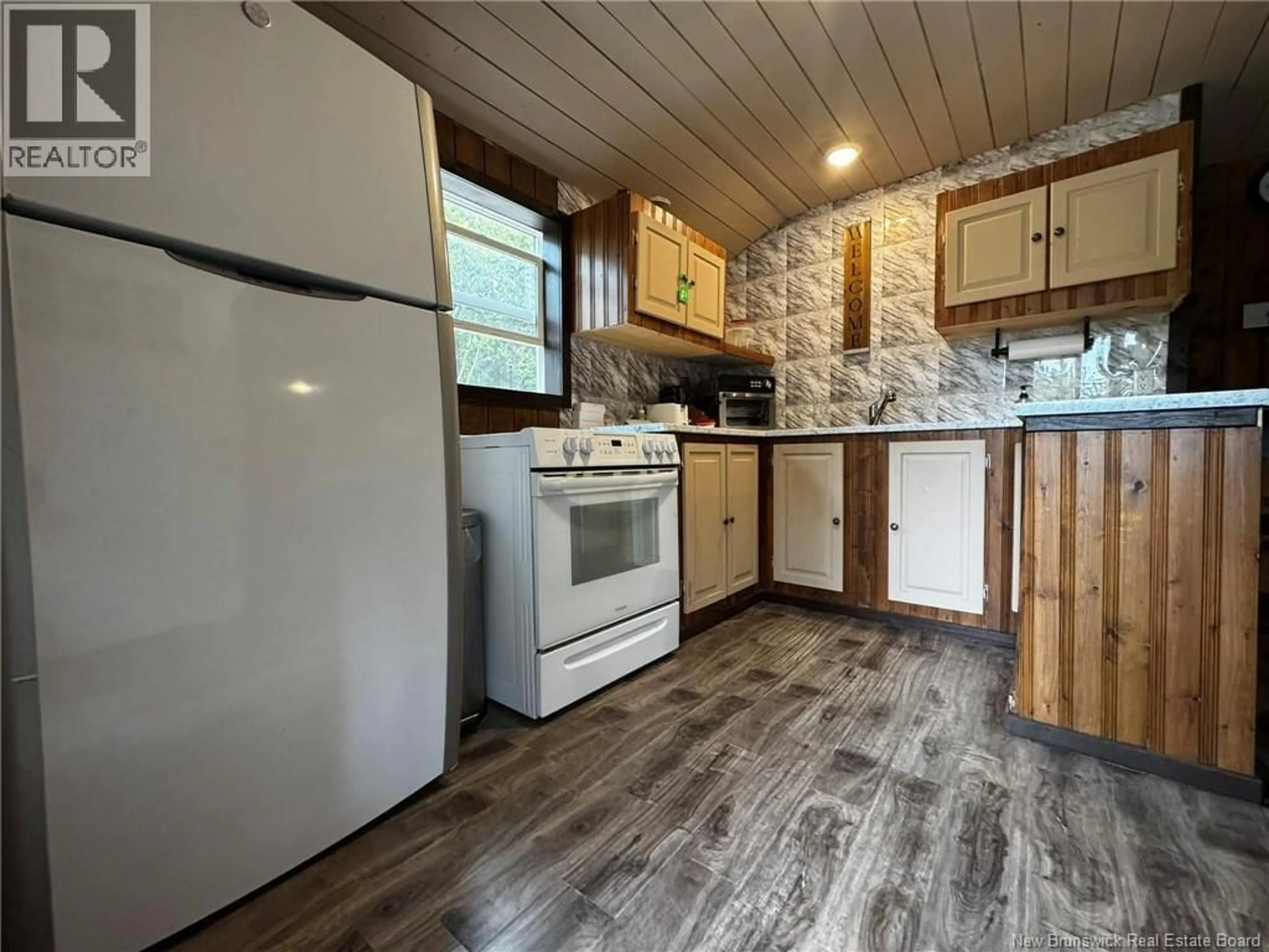 Standard kitchen, unknown for 5884 HWY 117, Baie-Sainte-Anne New Brunswick E9A1J8