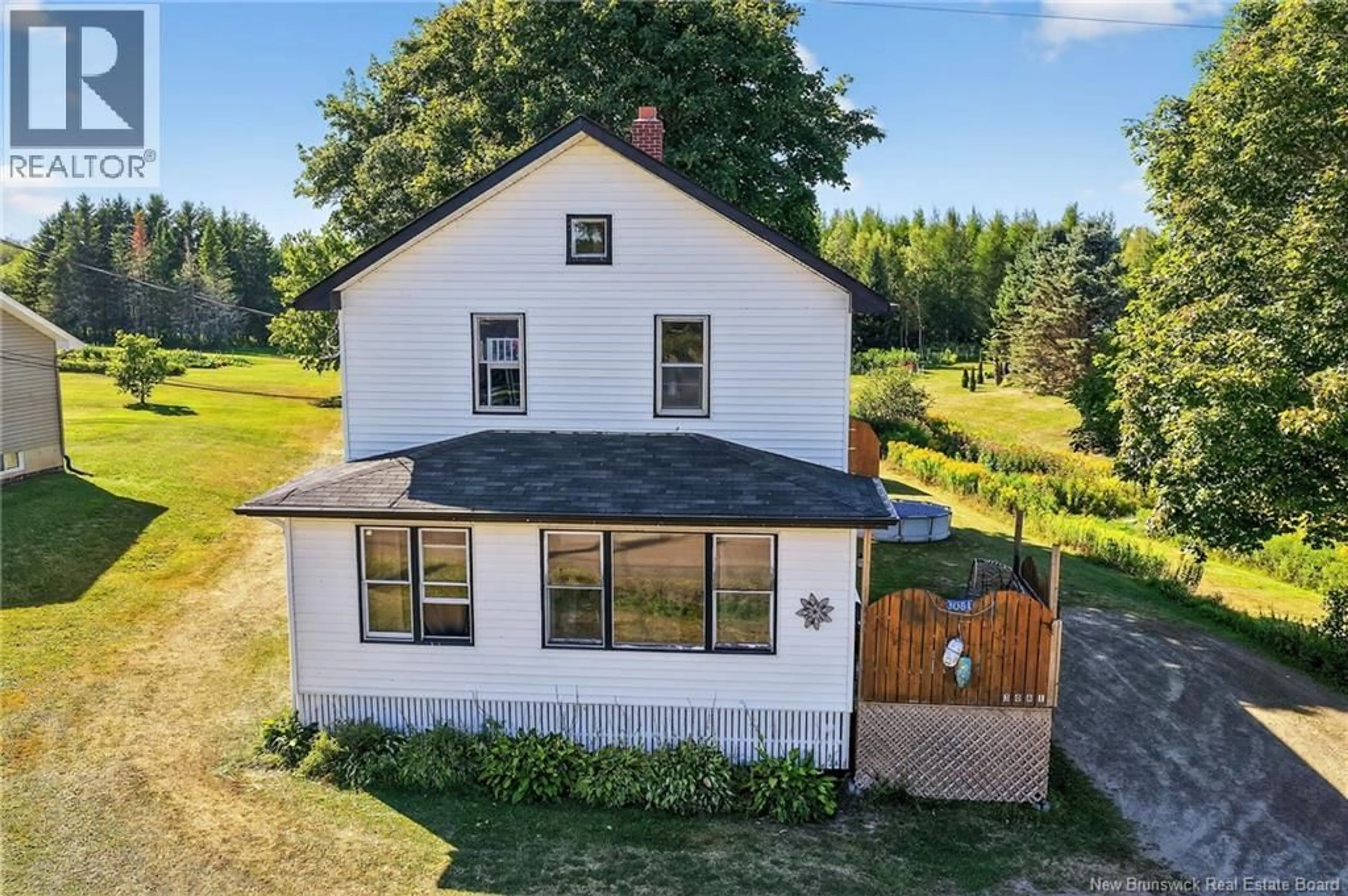 A pic from outside/outdoor area/front of a property/back of a property/a pic from drone, building for 3081 ROUTE 132, Scoudouc New Brunswick E4P3R7