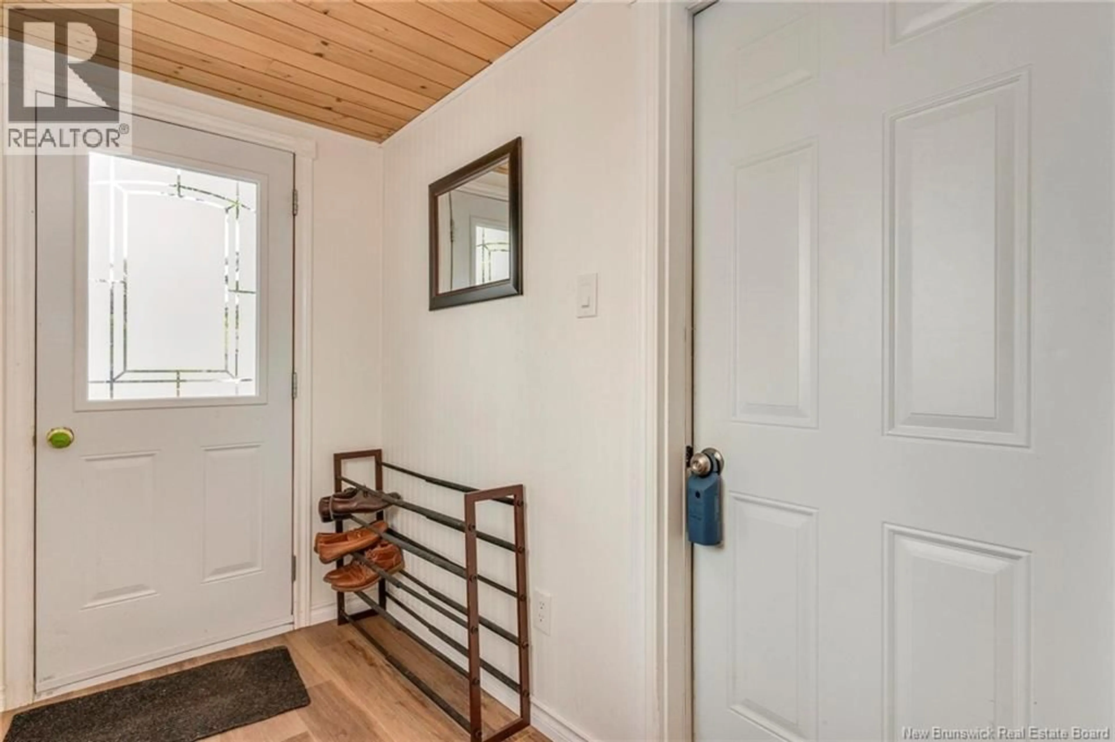 Indoor entryway for 15 OXFORD PLACE, Saint John New Brunswick E2P1B4