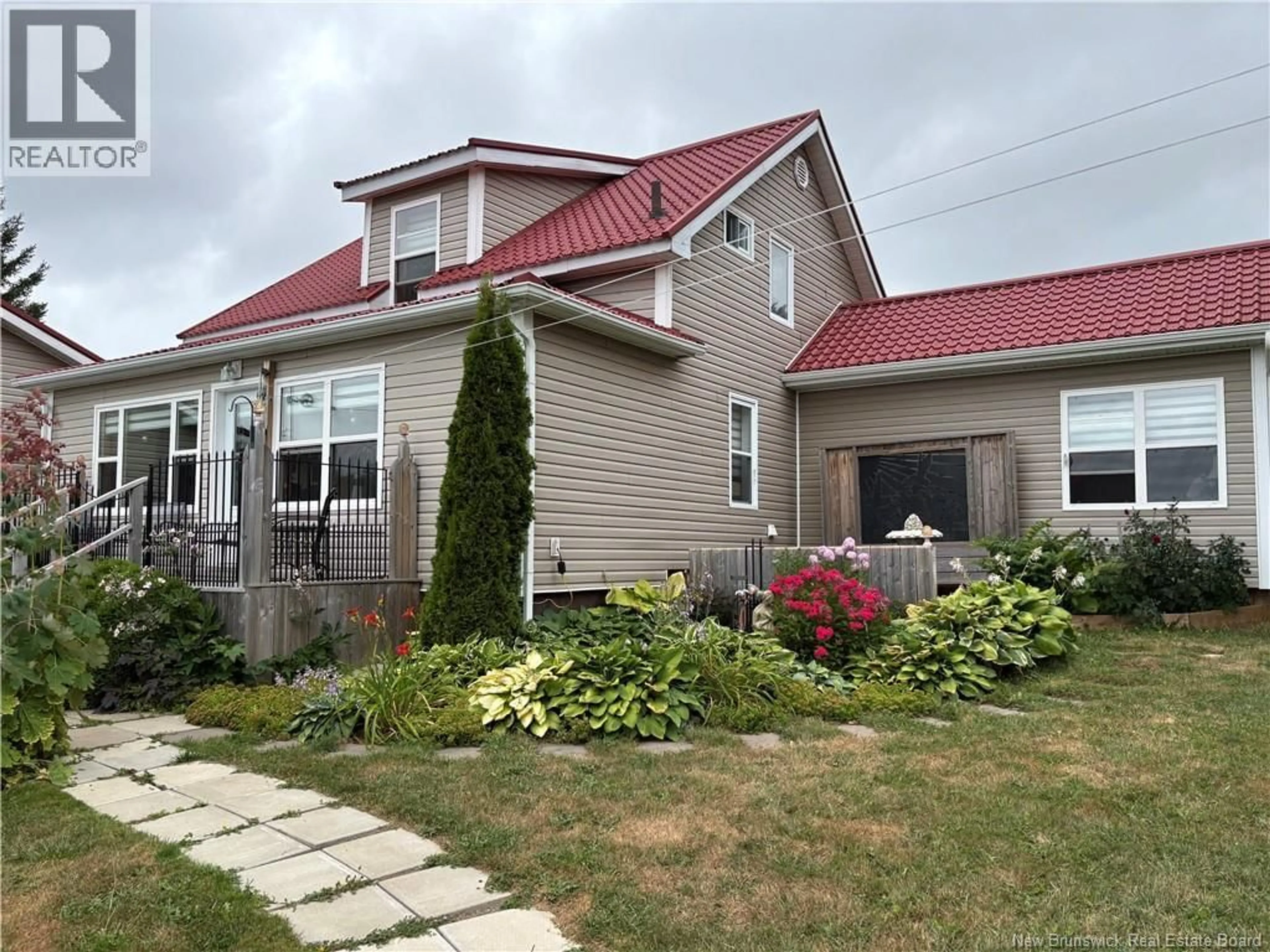 Home with vinyl exterior material, unknown for 1760 ST.PETER AVENUE, Bathurst New Brunswick E2A7J4