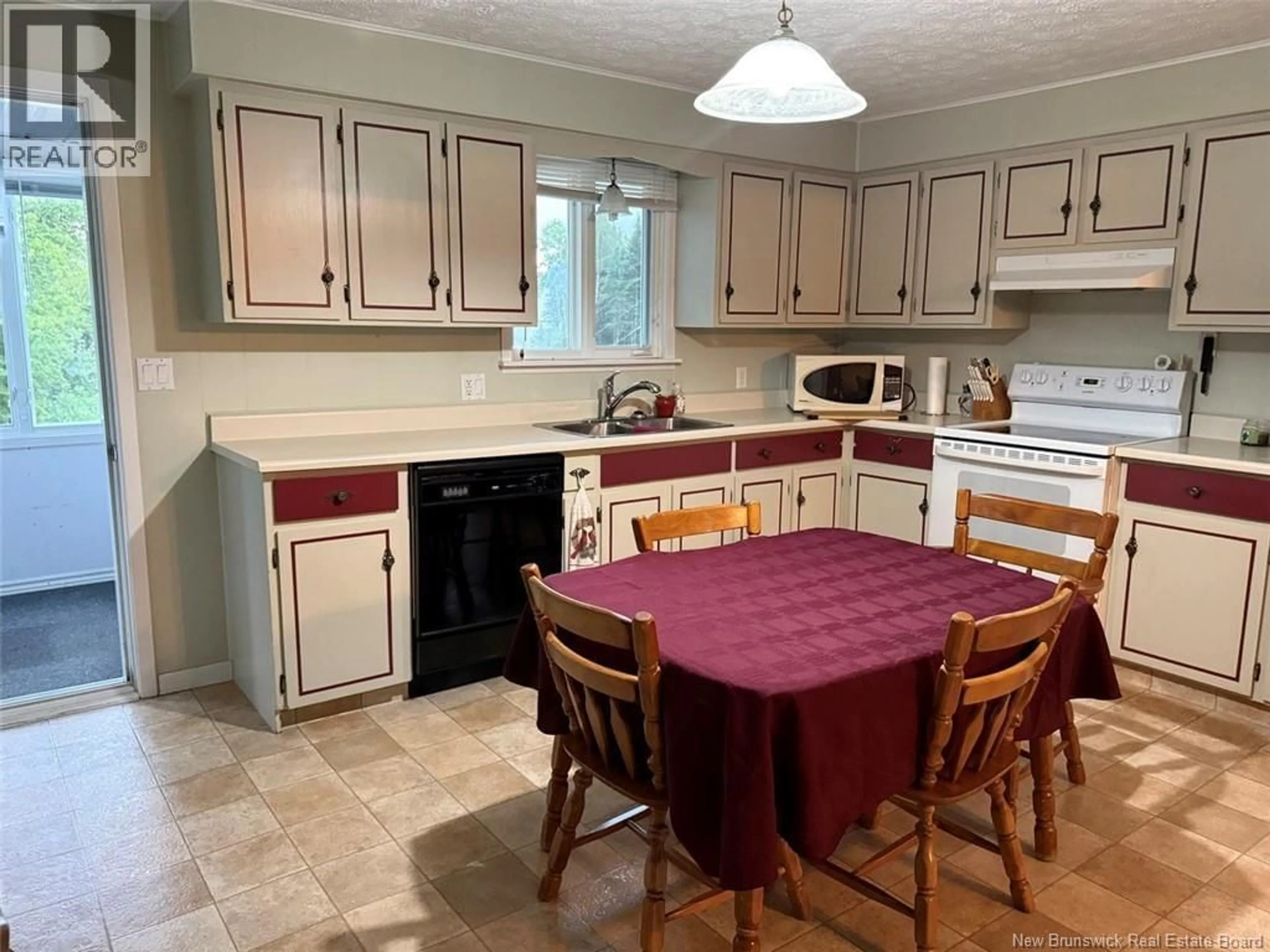Standard kitchen, unknown for 3313 205 ROUTE ROUTE, Saint-François-de-Madawaska New Brunswick E7A1R9