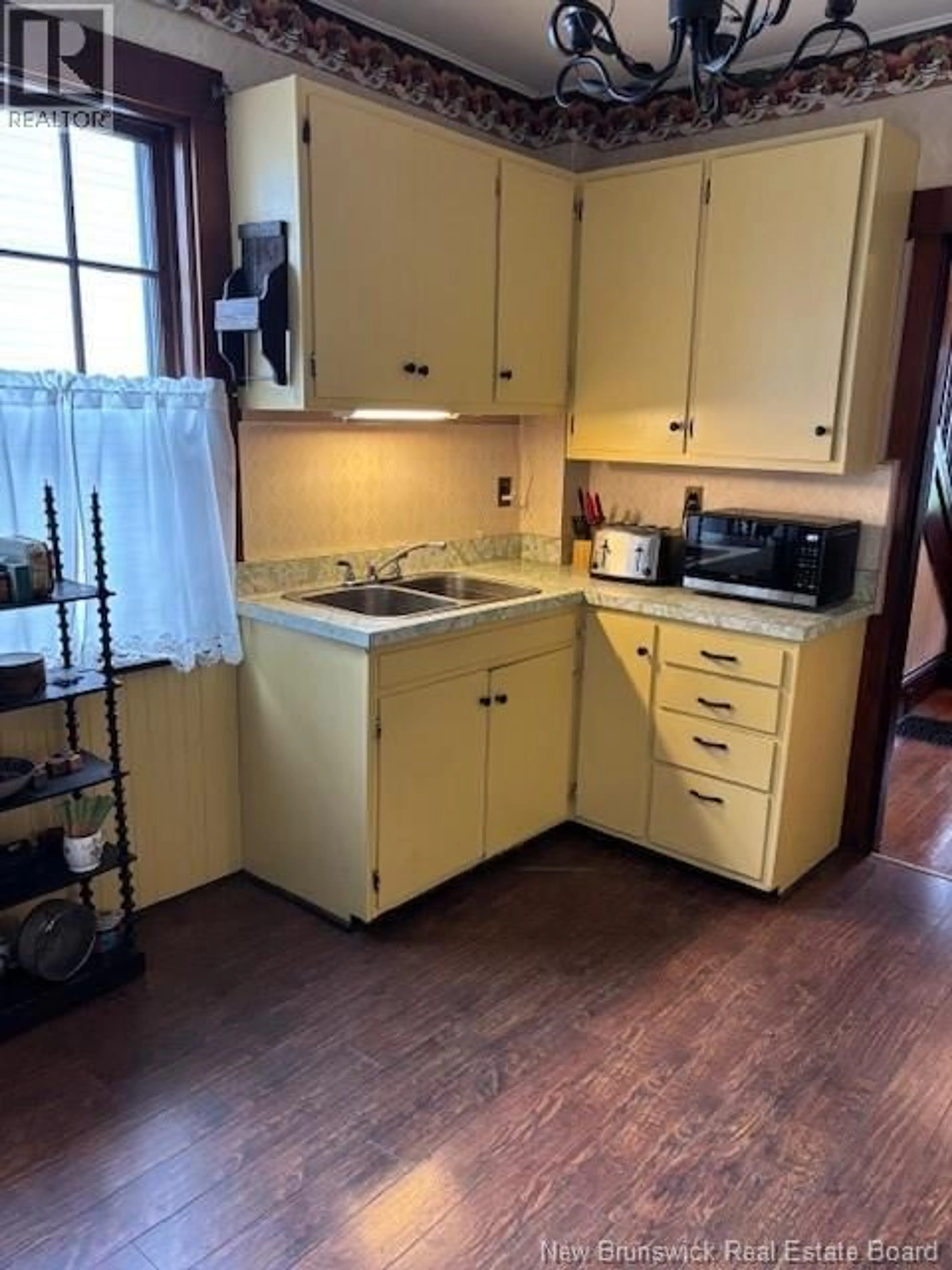 Standard kitchen, unknown for 67 PETER STREET, Sussex New Brunswick E4E2J4