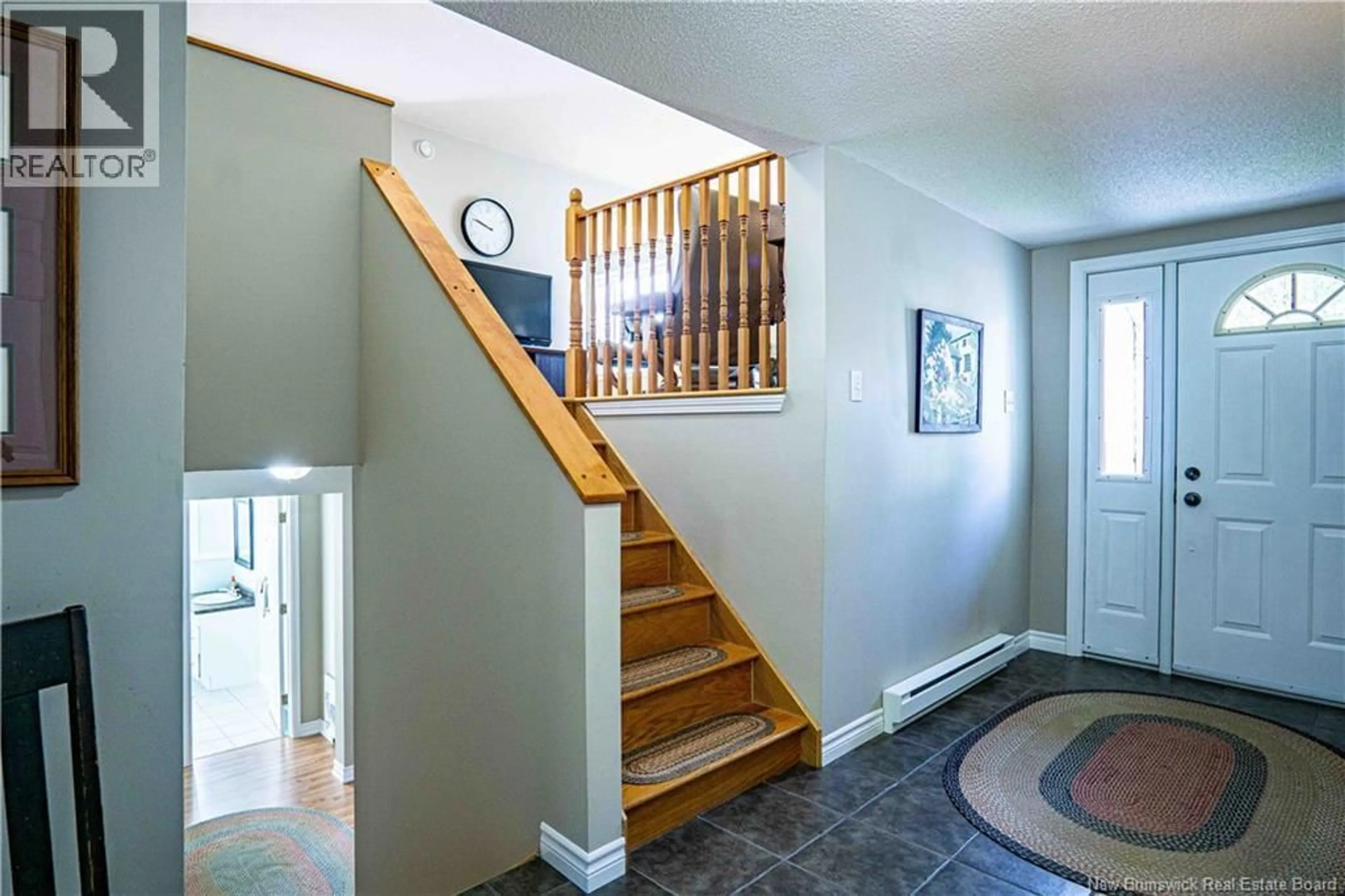 Indoor foyer for 8 LANSDOWN STREET, Oromocto New Brunswick E2V4P3