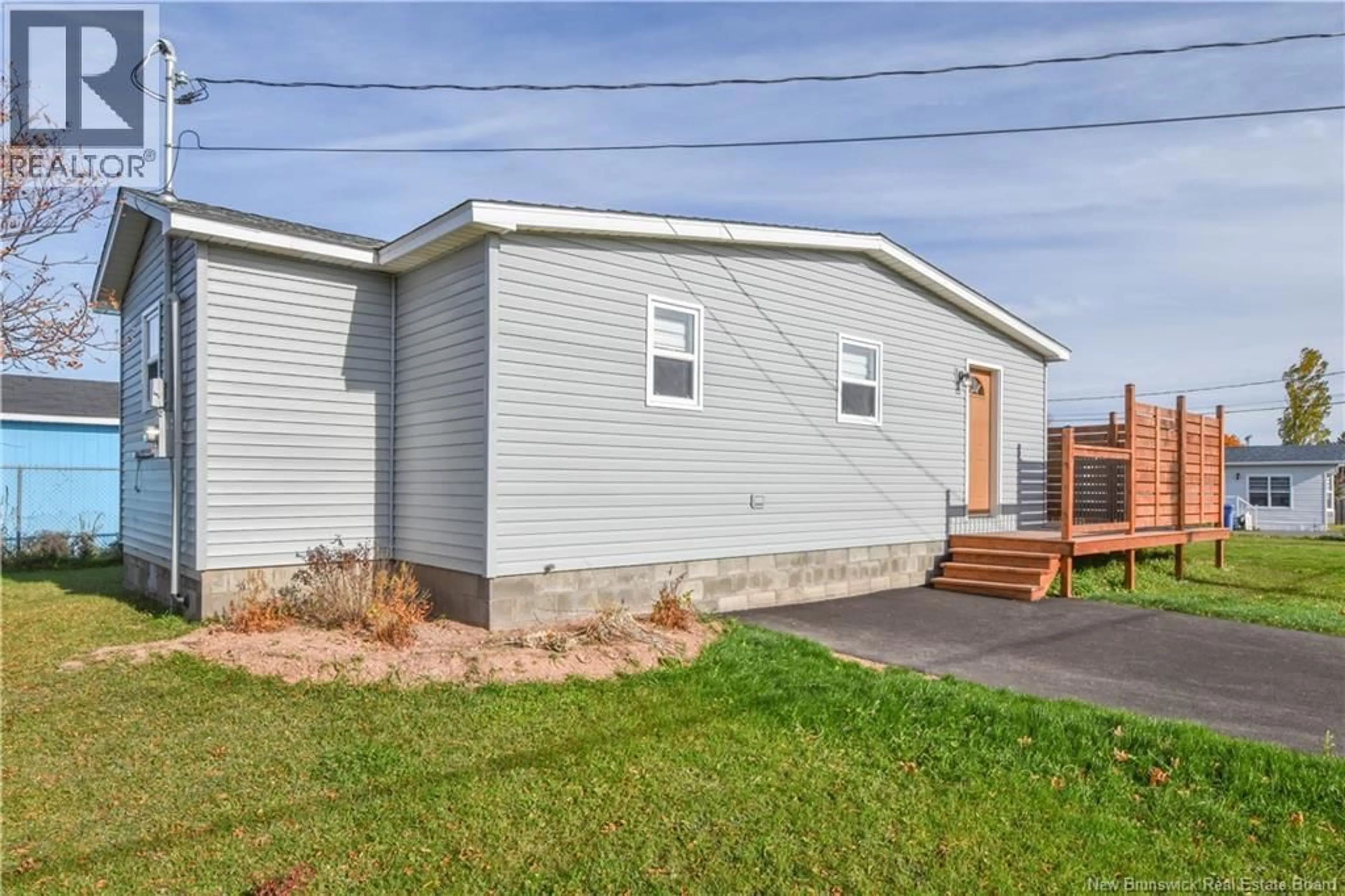 Home with vinyl exterior material, street for 215 2E RUE STREET, Shippagan New Brunswick E8S1T4
