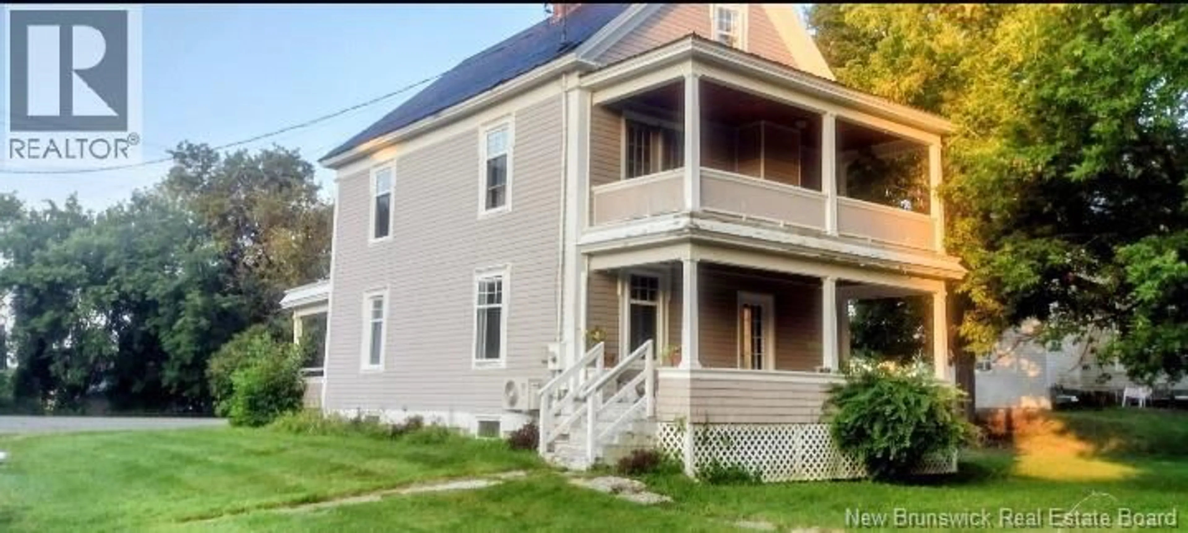 Home with vinyl exterior material, building for 118 VICTORIA STREET, Woodstock New Brunswick E7M3A5
