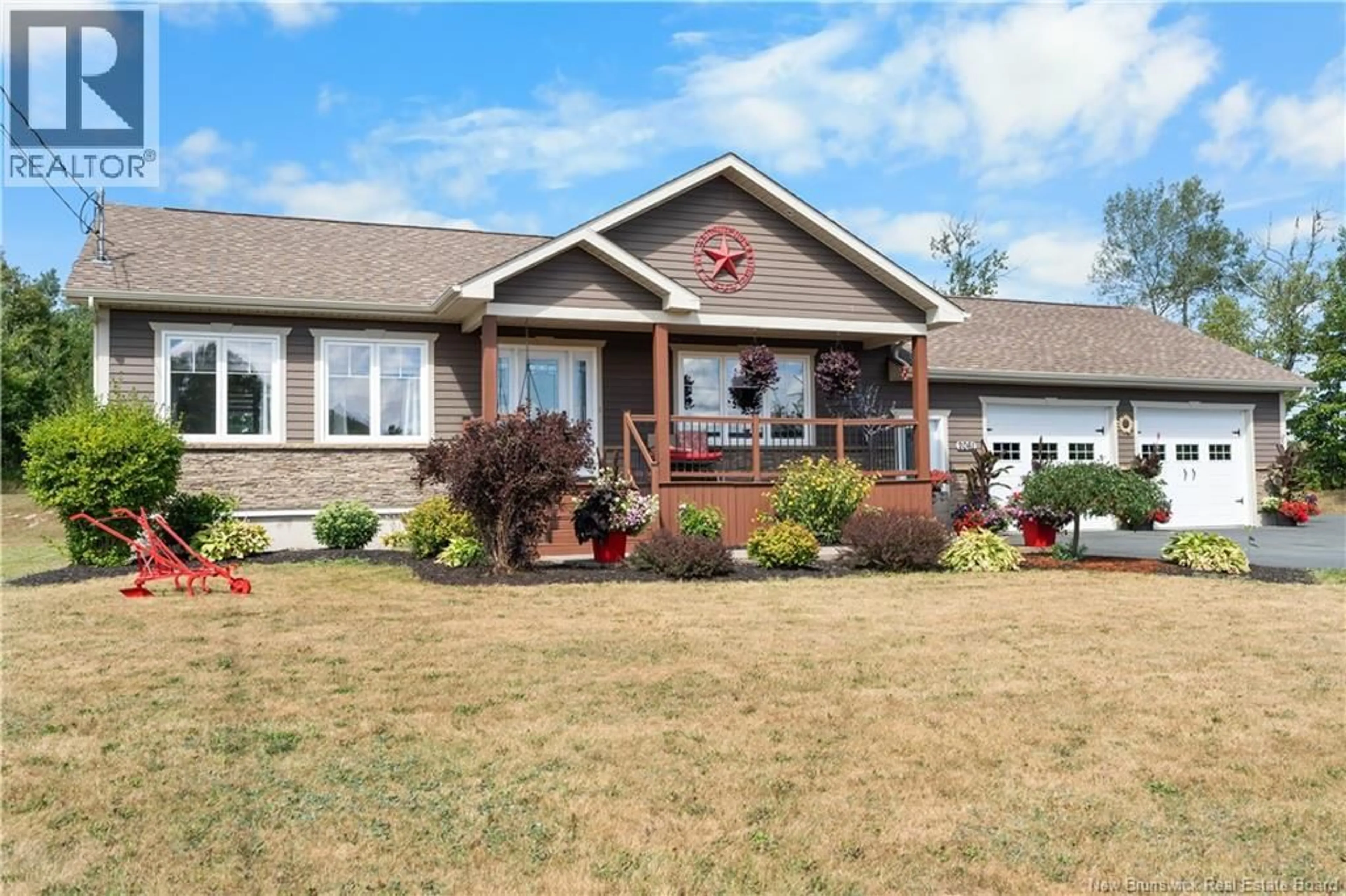 Home with vinyl exterior material, building for 2061 ROUTE 160, Saint-Sauveur New Brunswick E8L1P1