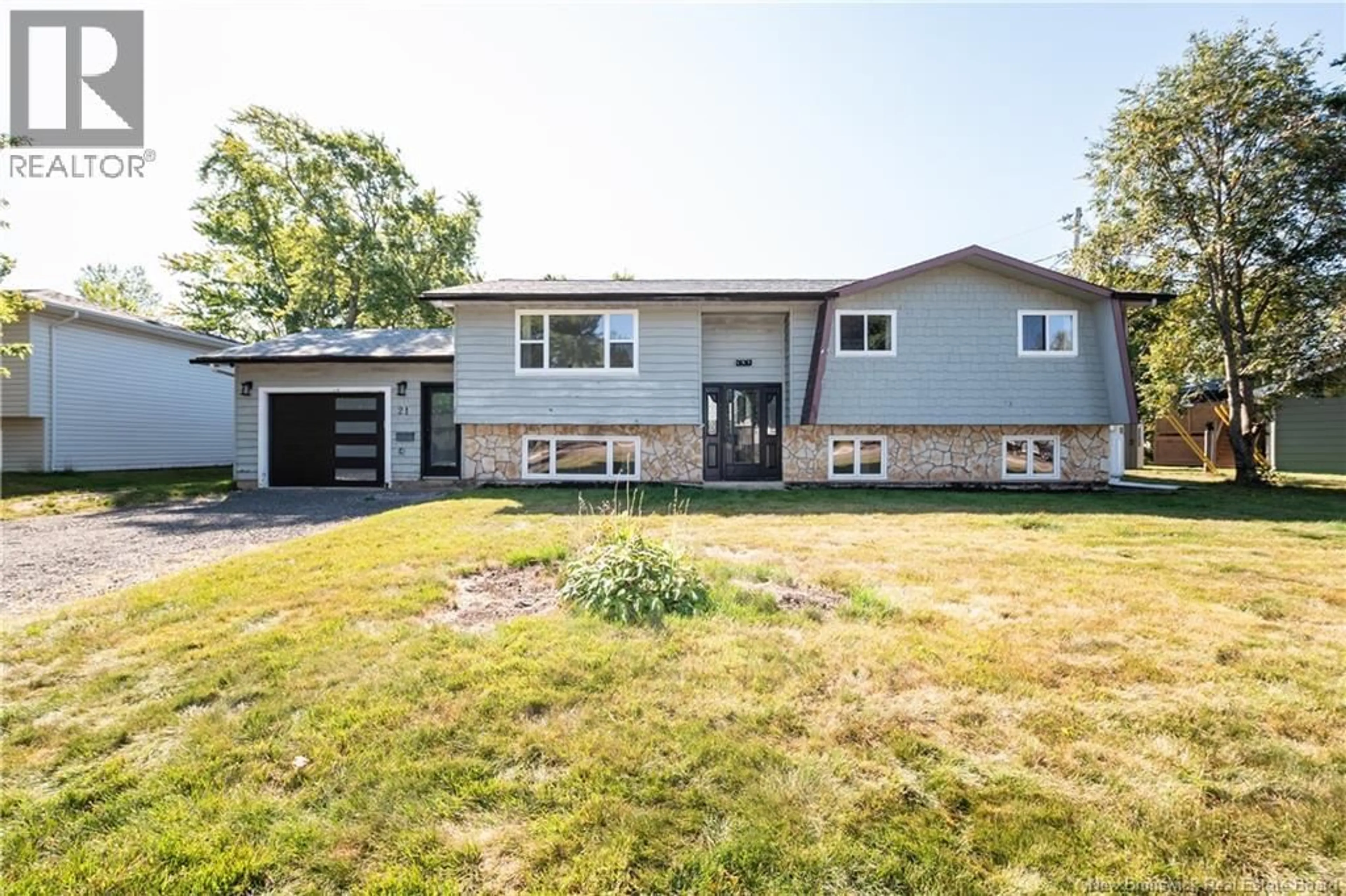 Home with vinyl exterior material, street for 21 PINDER ROAD, Riverview New Brunswick E1B3Z2