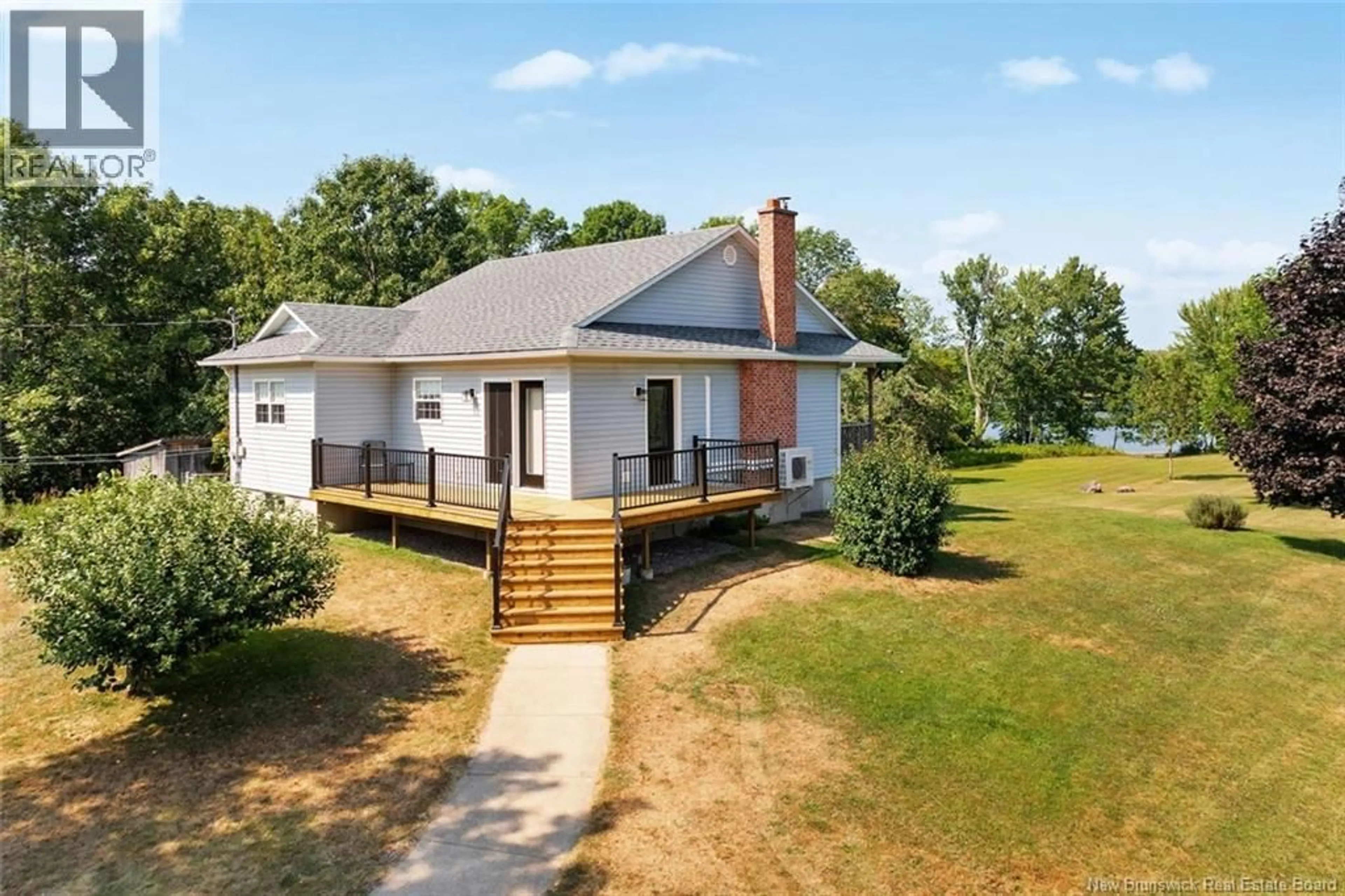 A pic from outside/outdoor area/front of a property/back of a property/a pic from drone, unknown for 26 HENNICK COURT, Burton New Brunswick E2V4J1