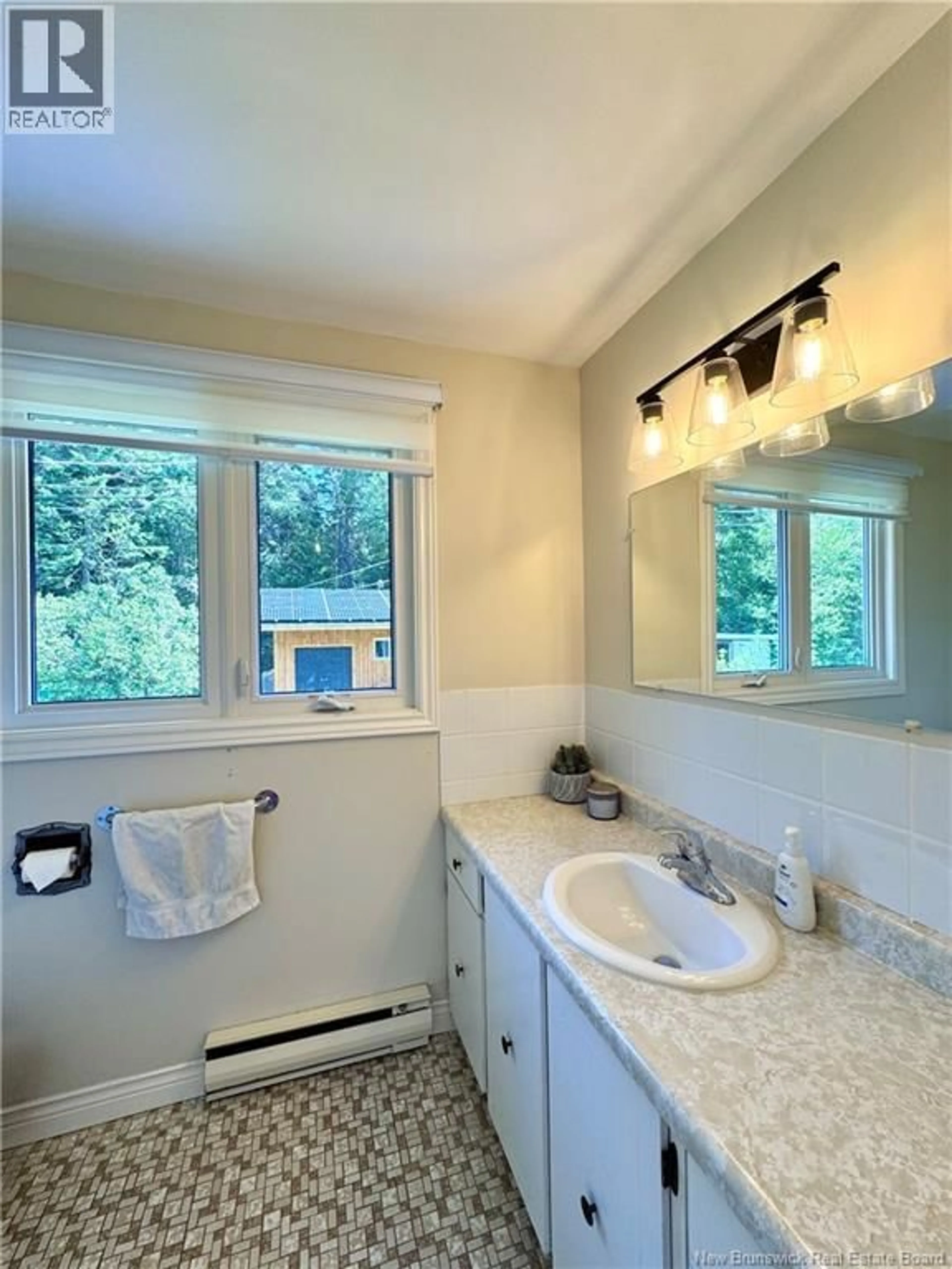 Standard bathroom, ceramic/tile floor for 144 STOTHART DRIVE, Miramichi New Brunswick E1V3V3