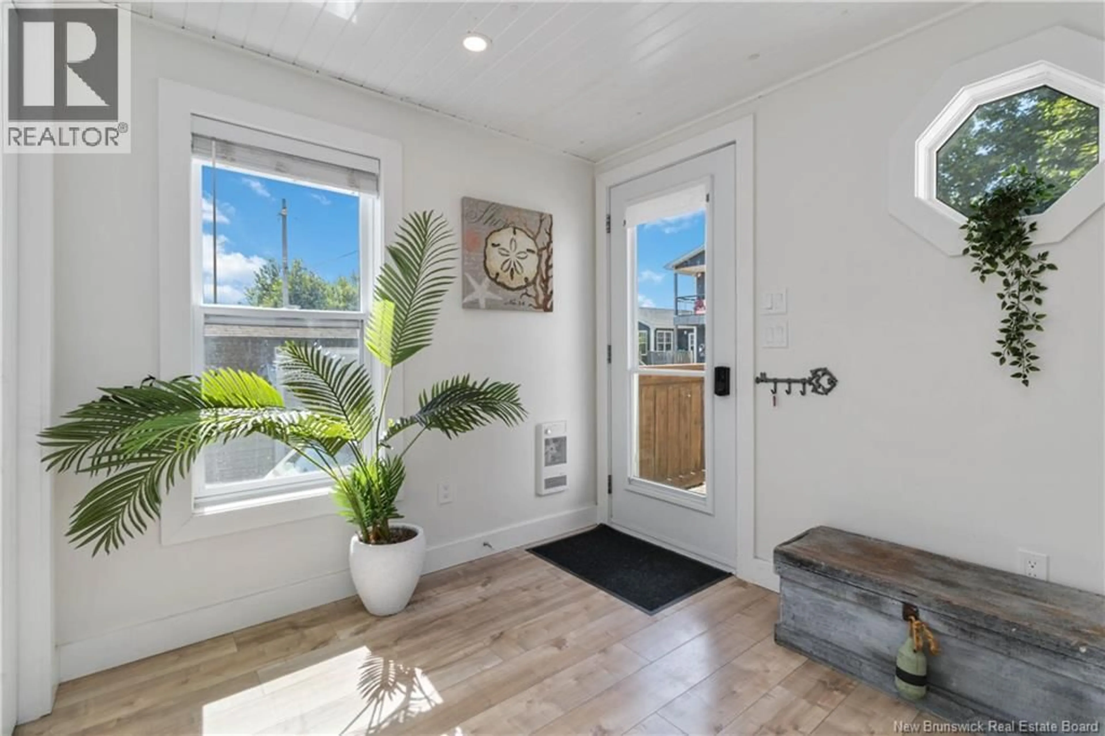 Indoor entryway for 16 RAILWAY AVENUE, Shediac New Brunswick E4P4Y5