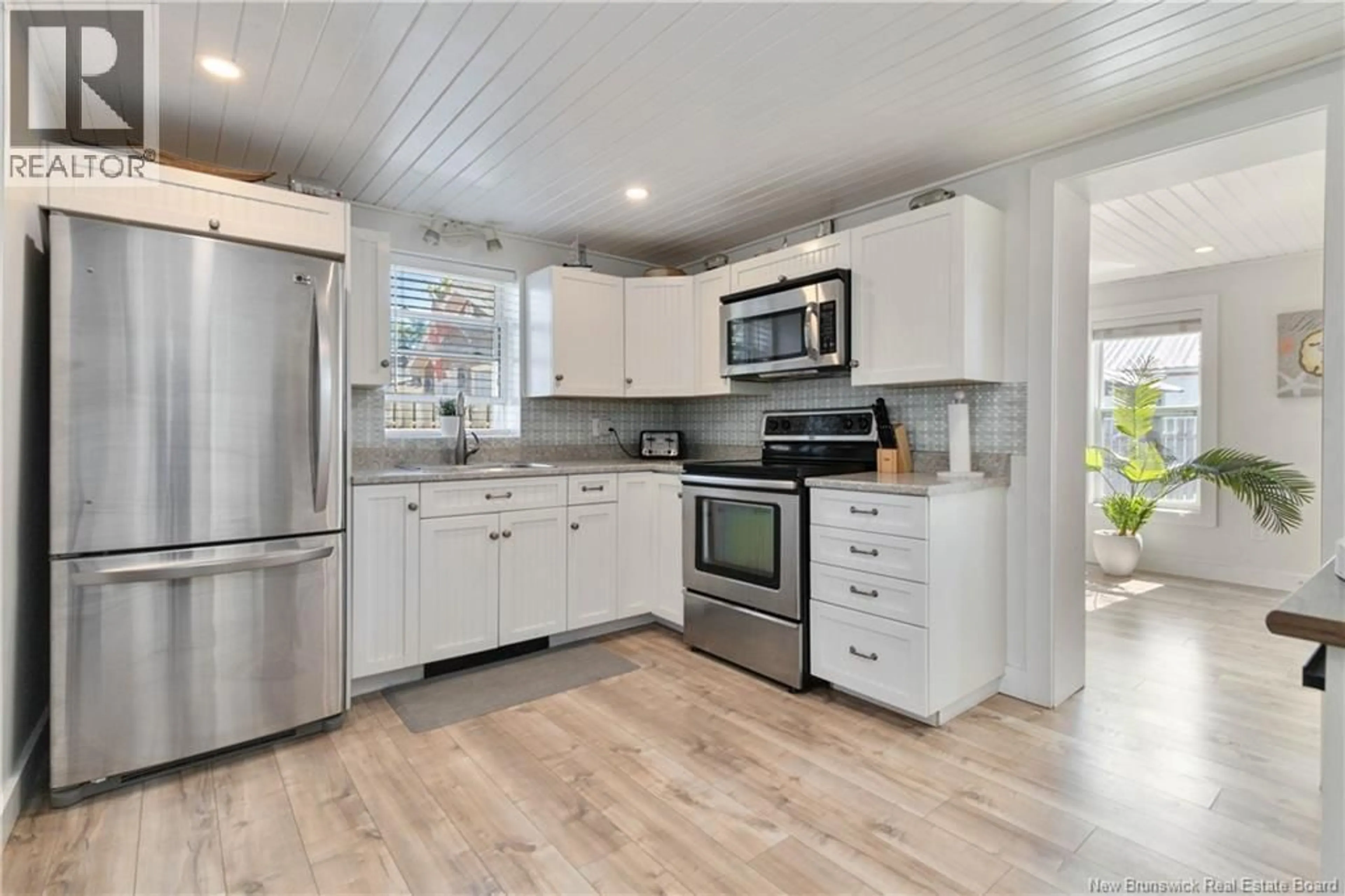 Open concept kitchen, unknown for 16 RAILWAY AVENUE, Shediac New Brunswick E4P4Y5
